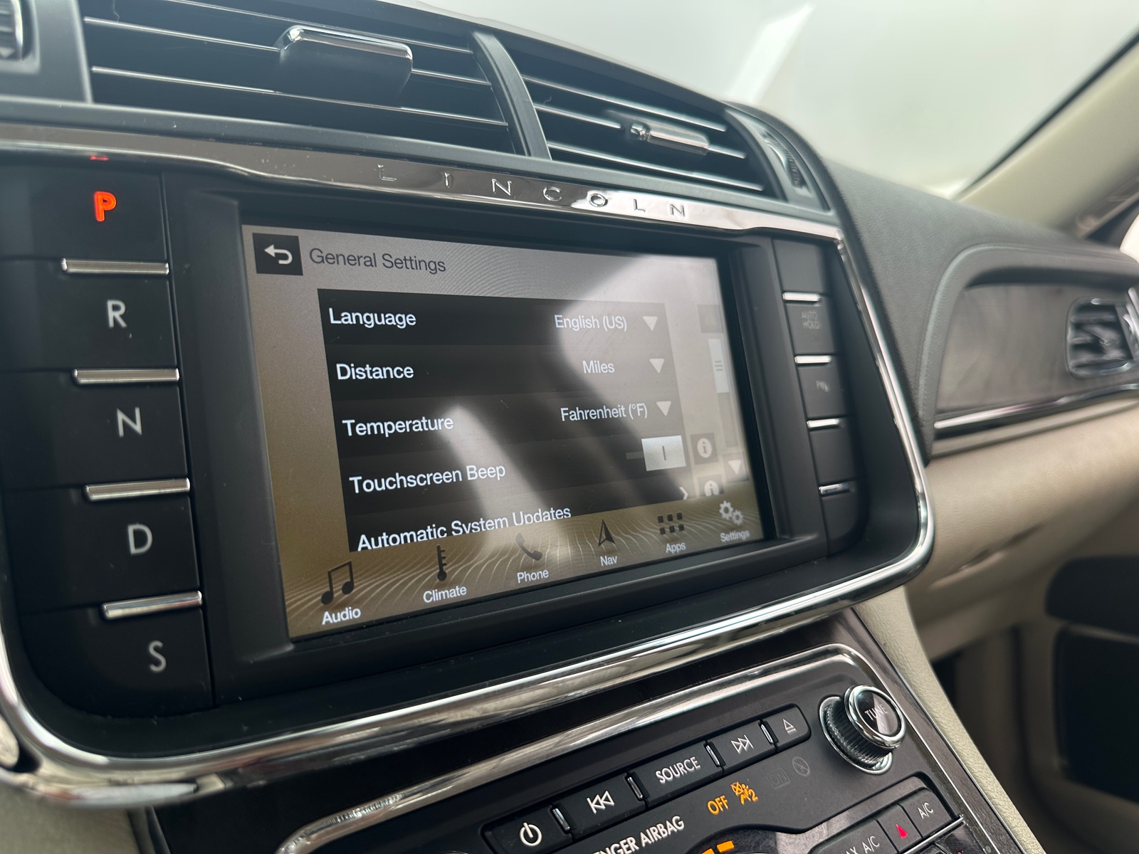 Thumbnail: 2017 Lincoln Continental - 3