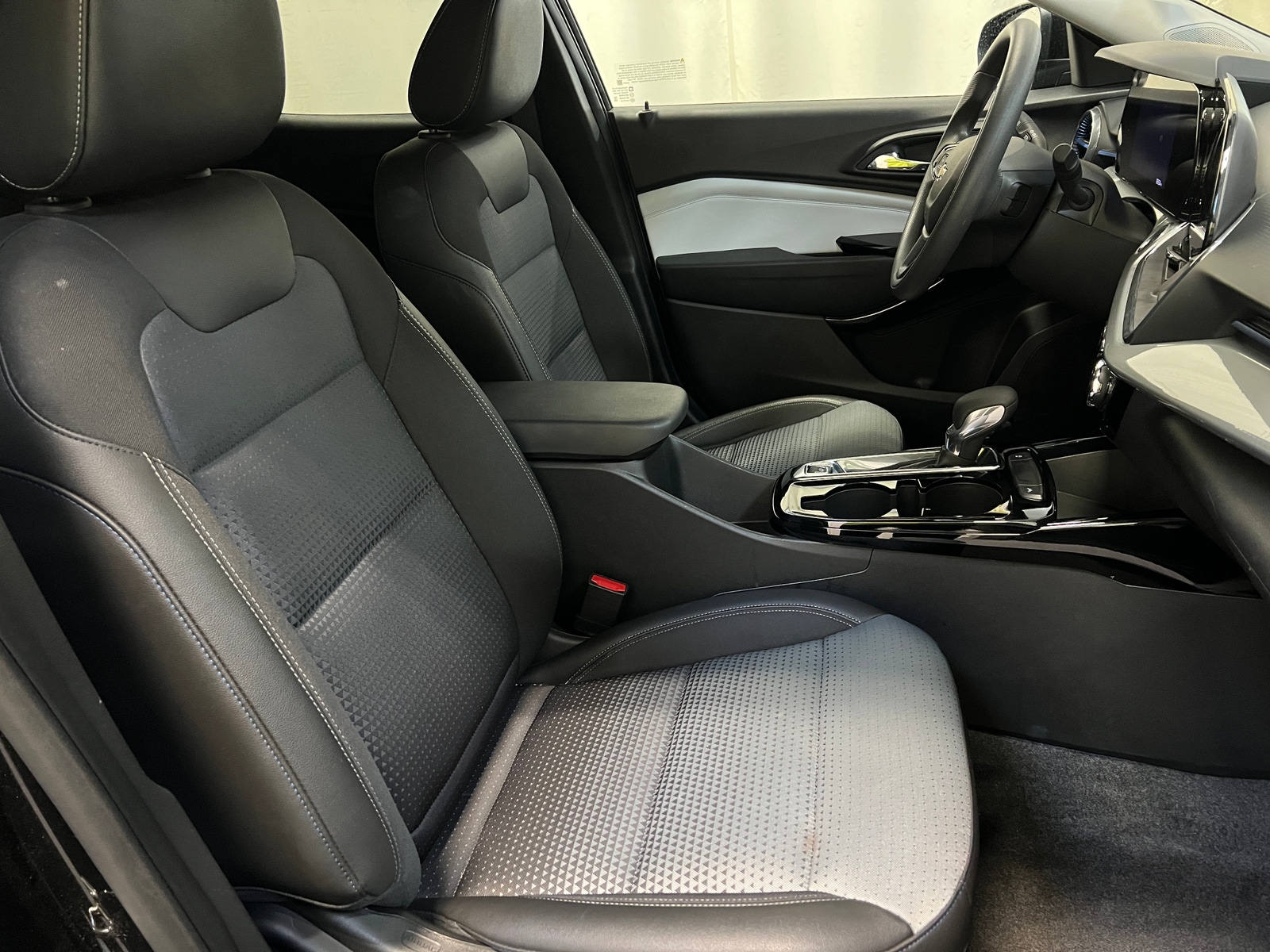 Thumbnail: 2025 Chevrolet Trax - 2