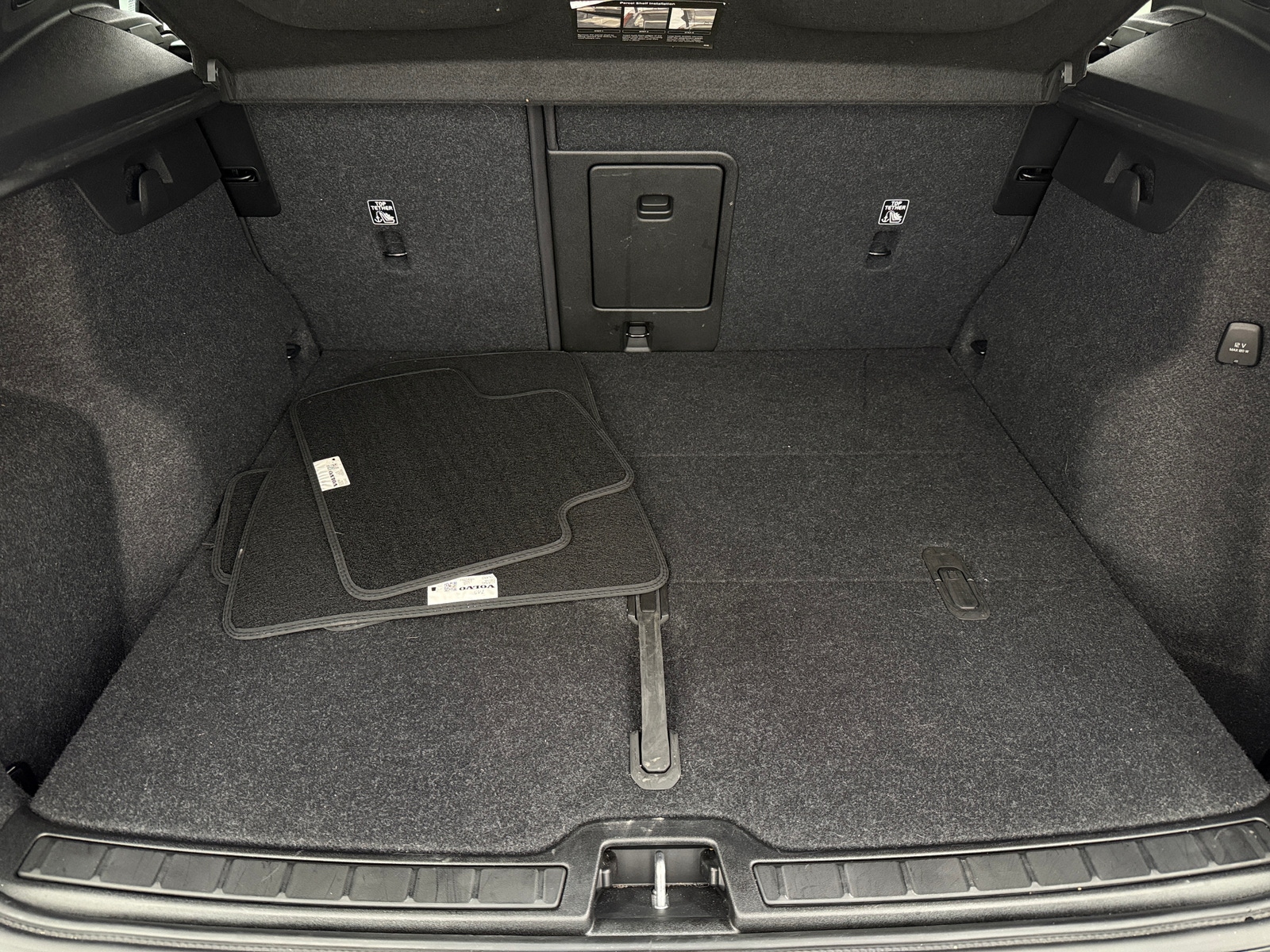 Thumbnail: 2024 Volvo XC40 - 6