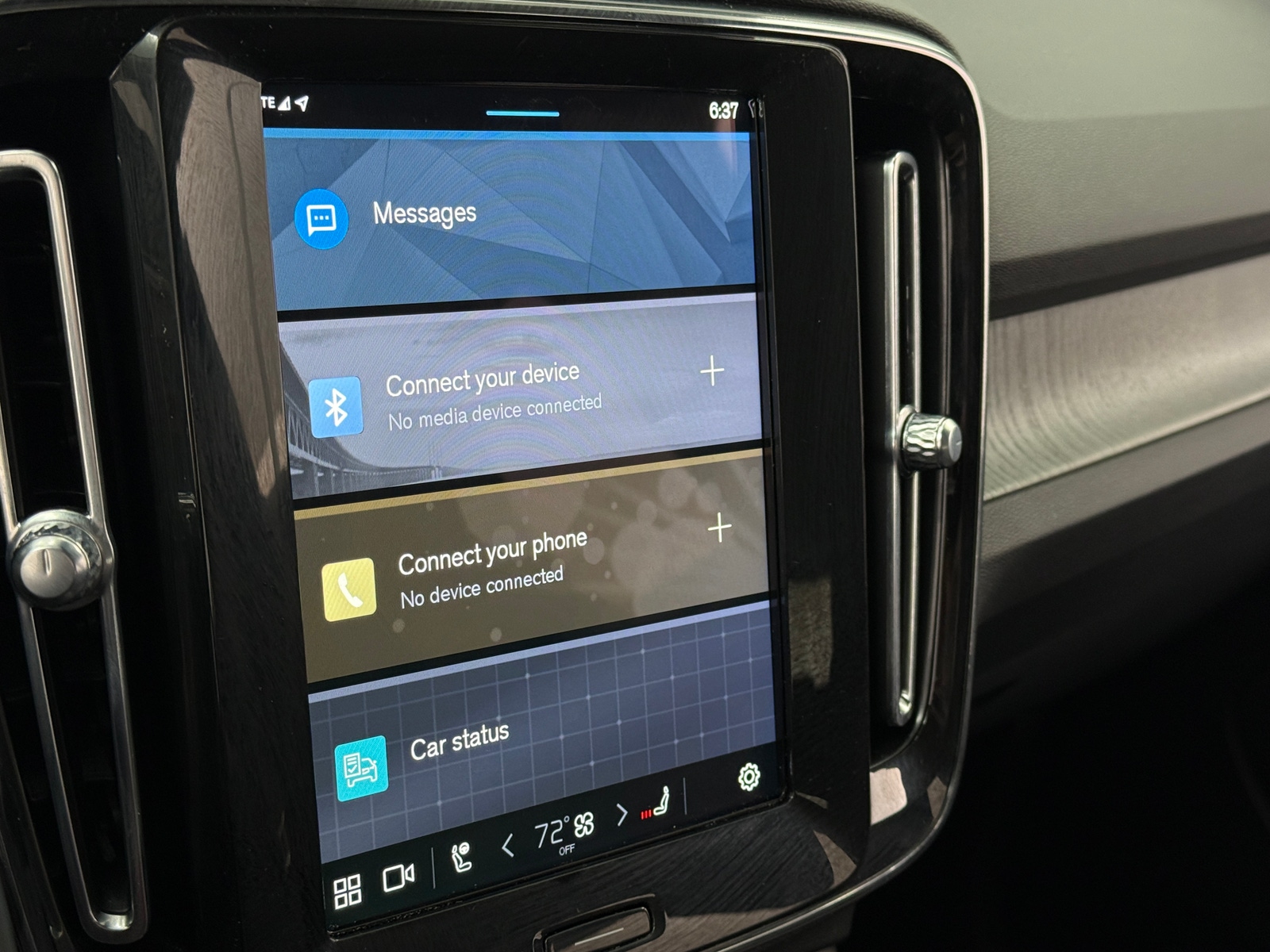 Thumbnail: 2024 Volvo XC40 - 3