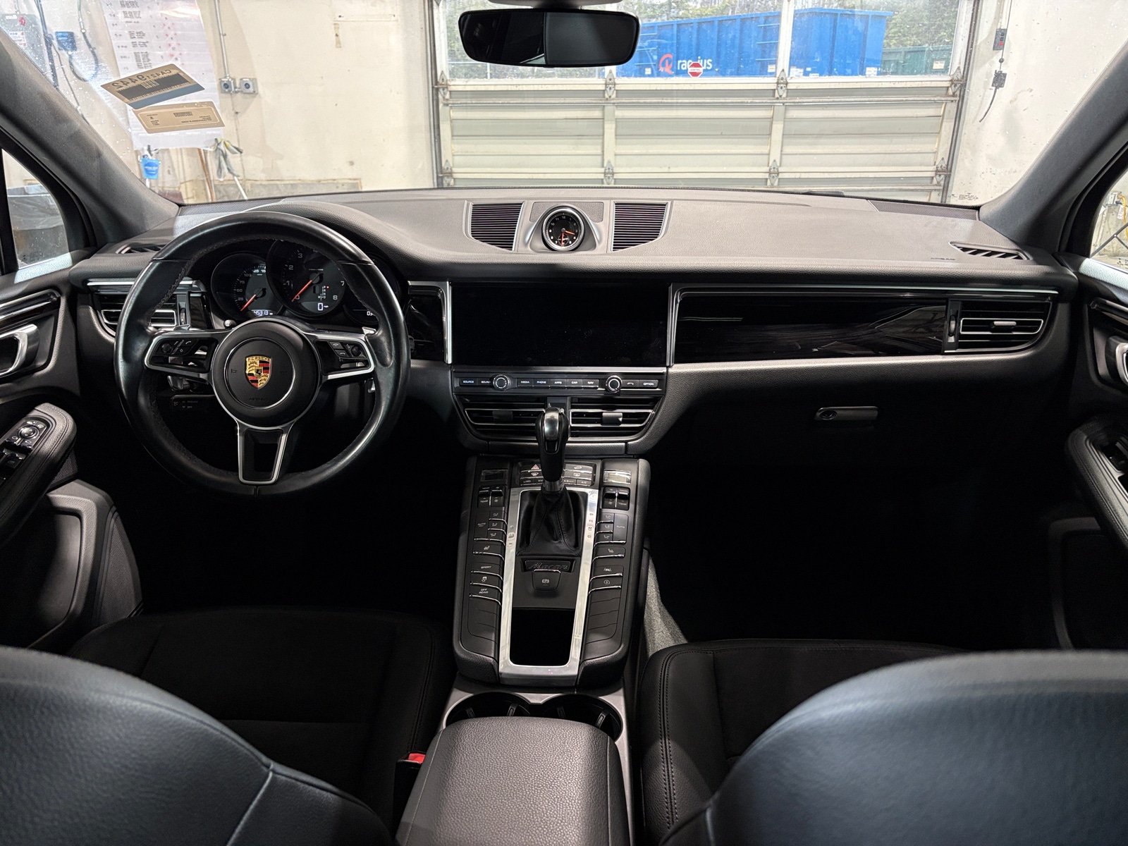 Thumbnail: 2021 Porsche Macan - 2