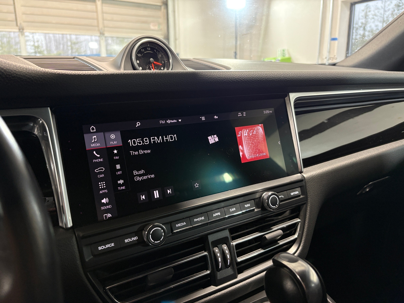 Thumbnail: 2021 Porsche Macan - 3