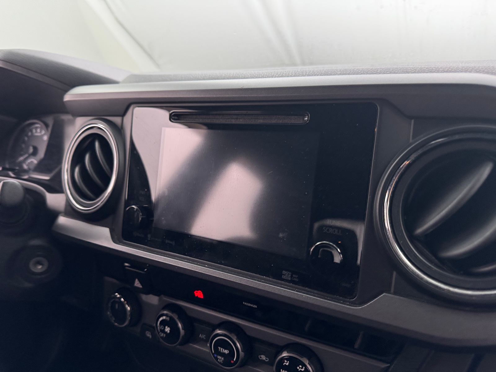 Thumbnail: 2017 Toyota Tacoma - 4