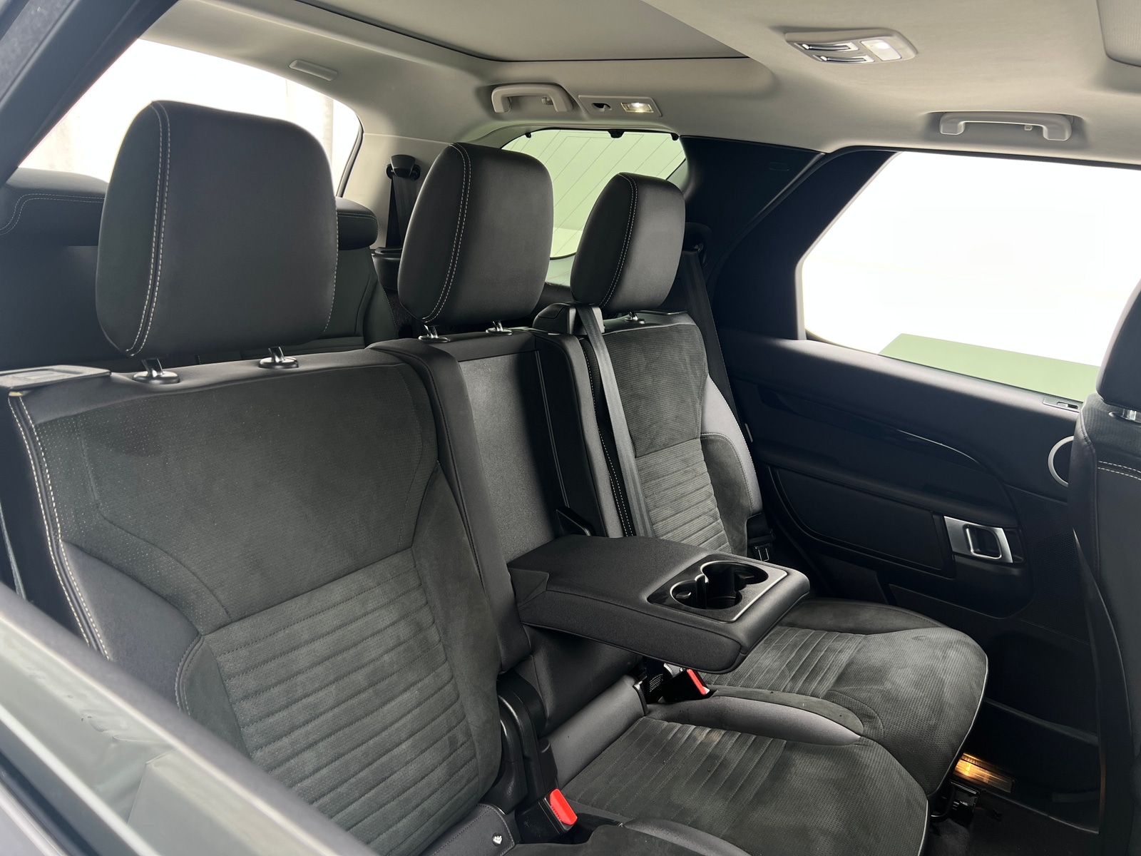 Thumbnail: 2022 Land Rover Discovery - 5