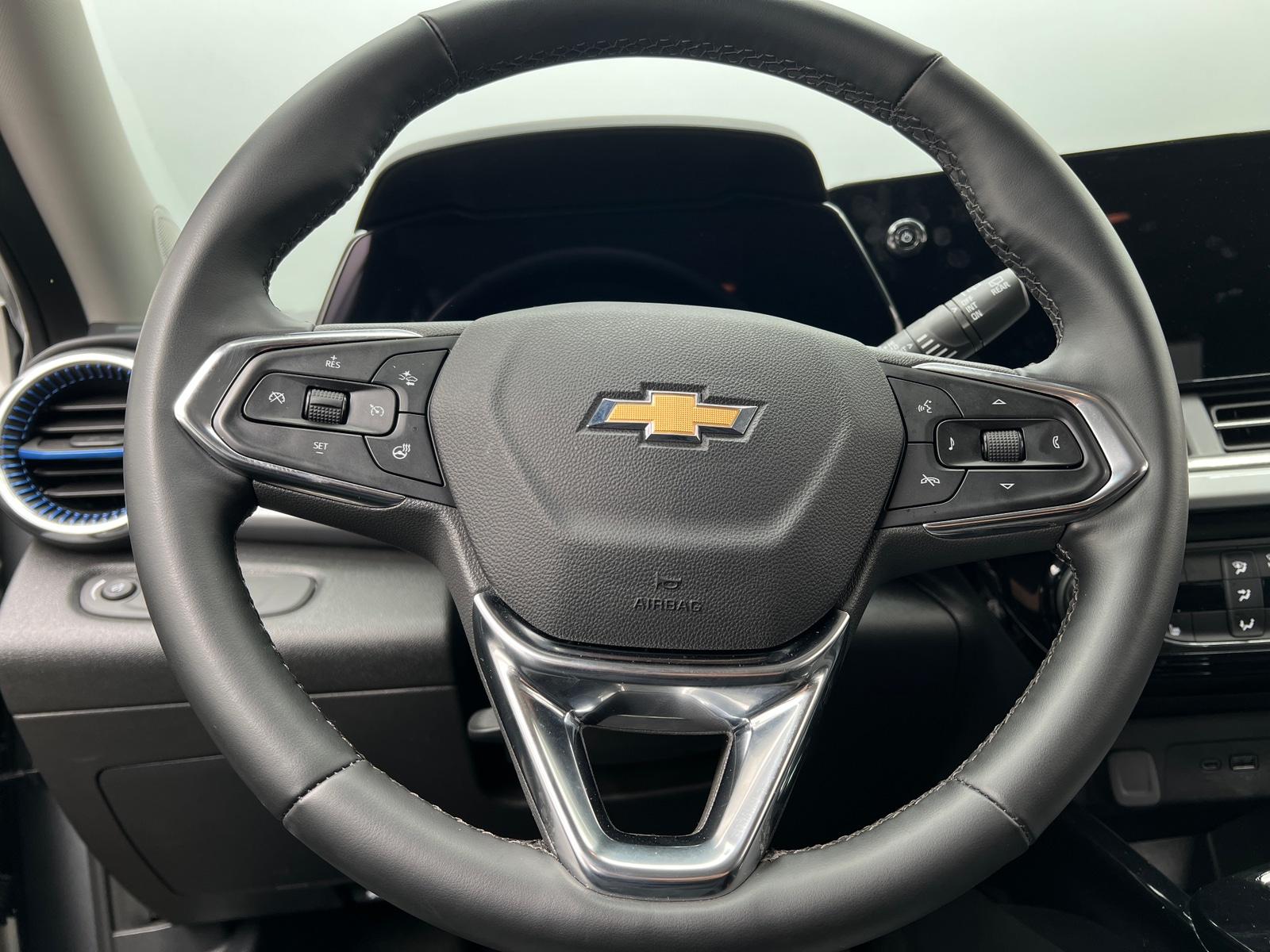 Thumbnail: 2025 Chevrolet Trax - 5