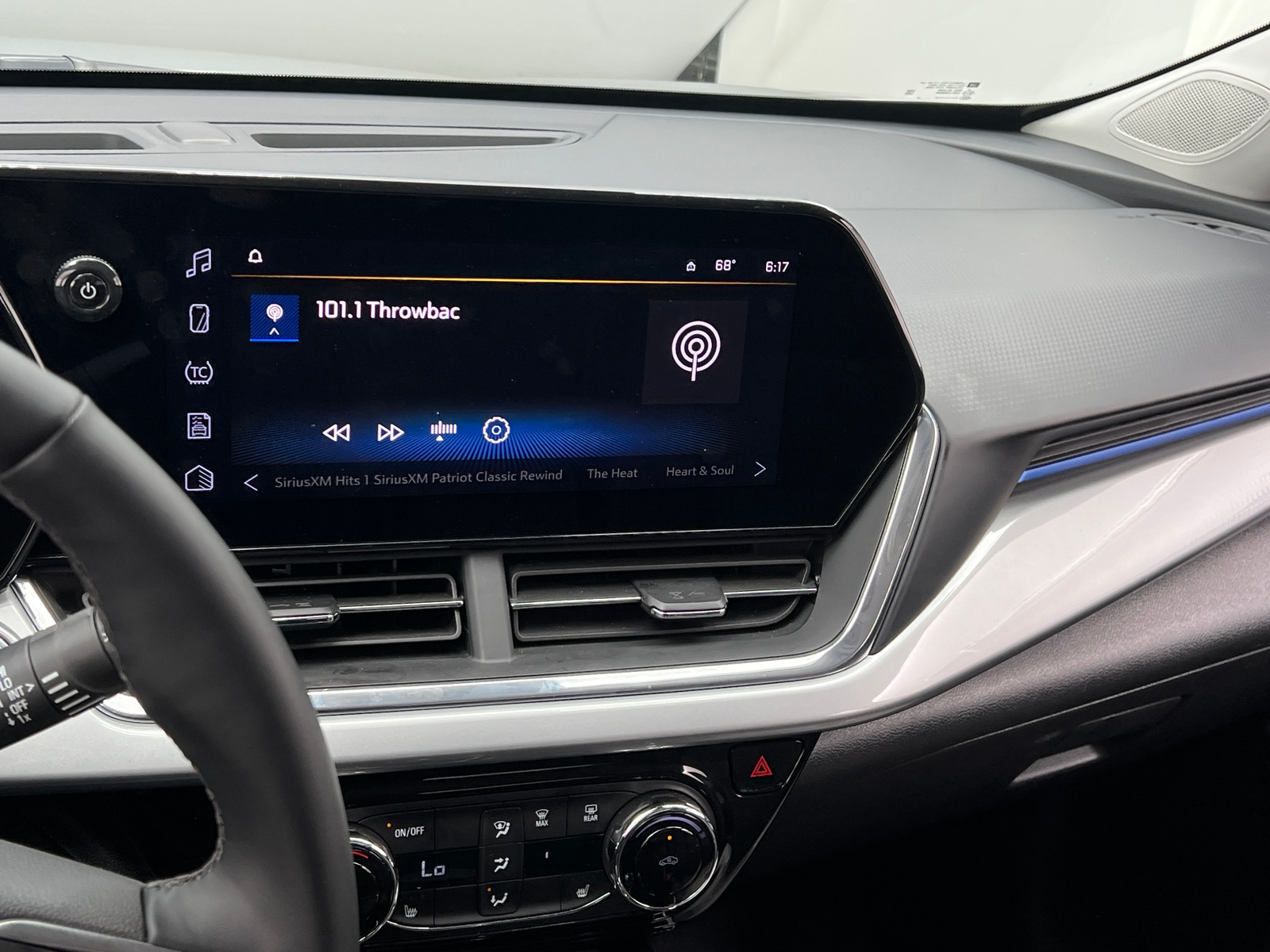 Thumbnail: 2025 Chevrolet Trax - 4