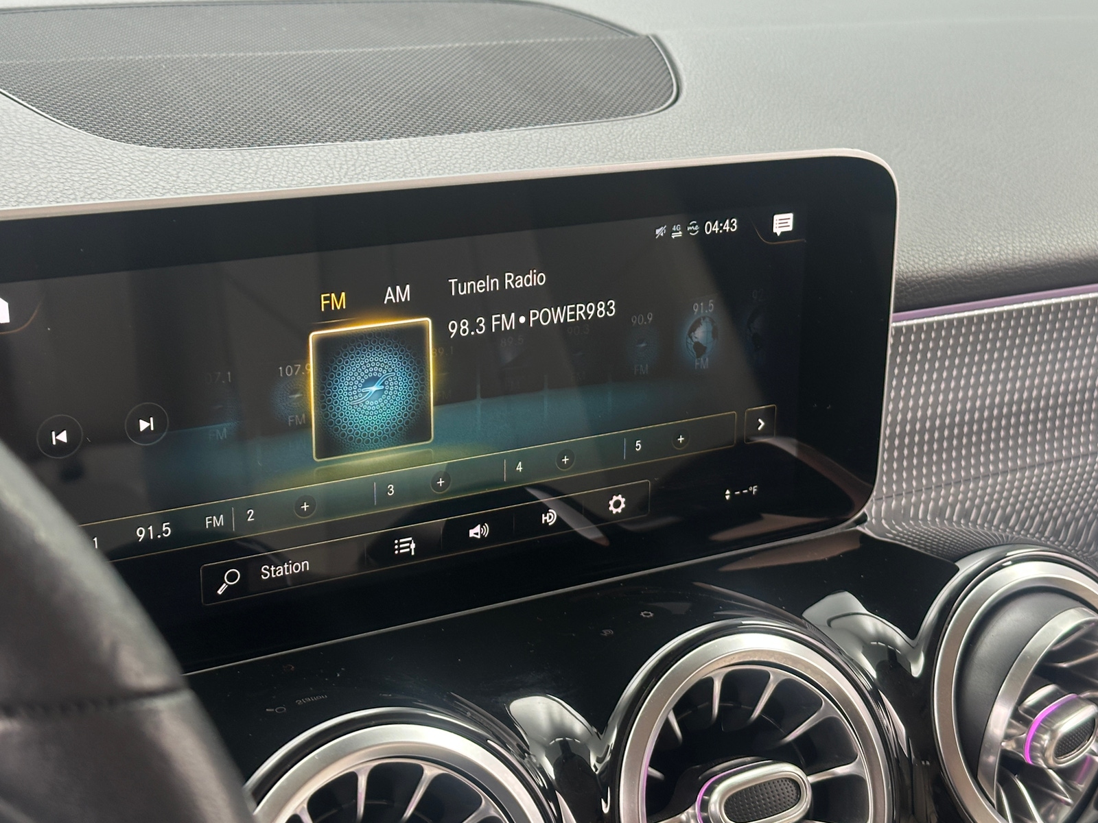 Thumbnail: 2020 Mercedes-Benz GLB - 3