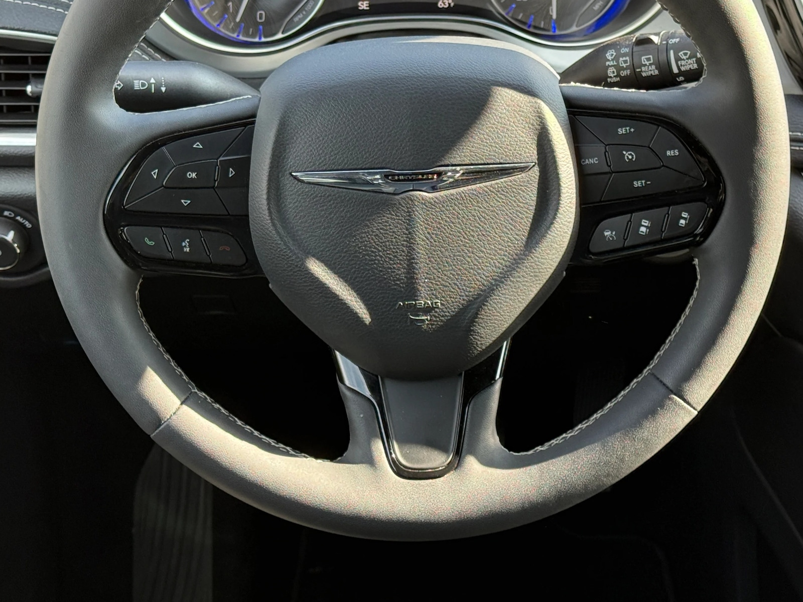 Thumbnail: 2025 Chrysler Pacifica - 4