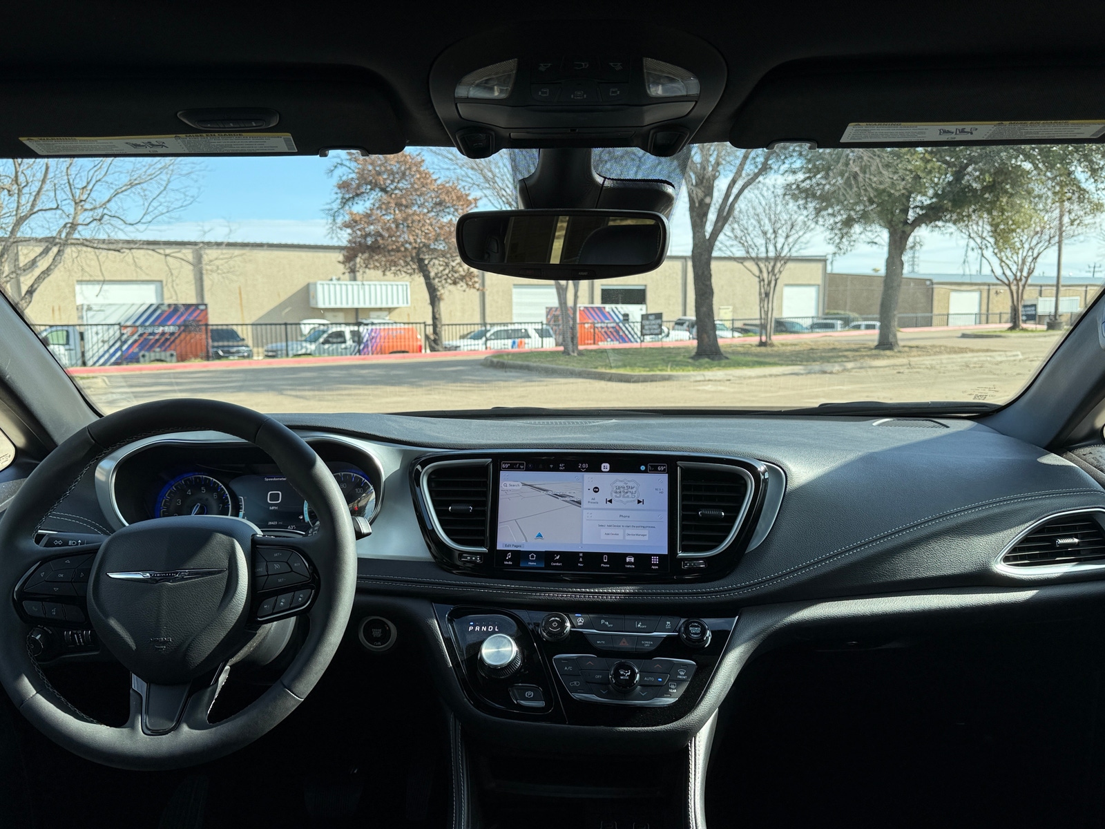 Thumbnail: 2025 Chrysler Pacifica - 2