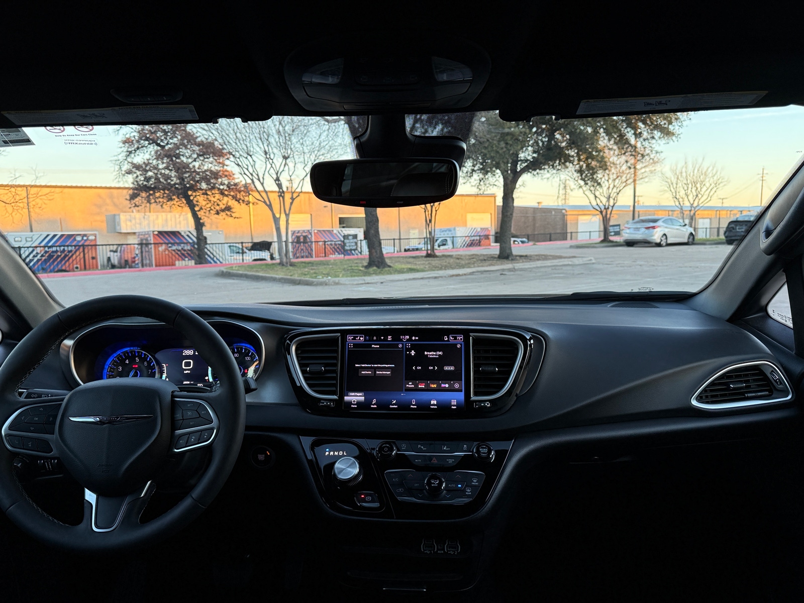 Thumbnail: 2025 Chrysler Pacifica - 3