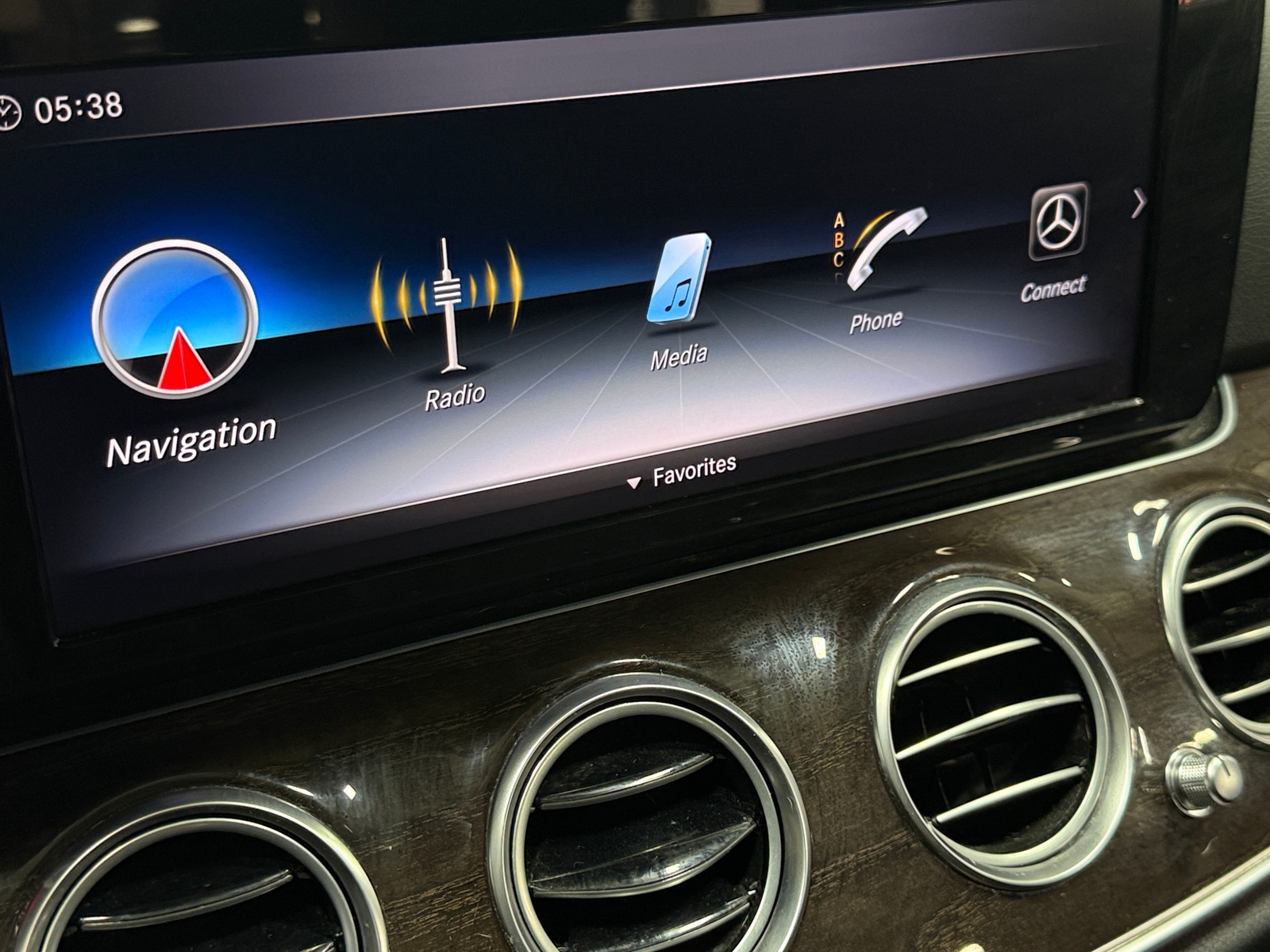 Thumbnail: 2018 Mercedes-Benz E-Class - 3