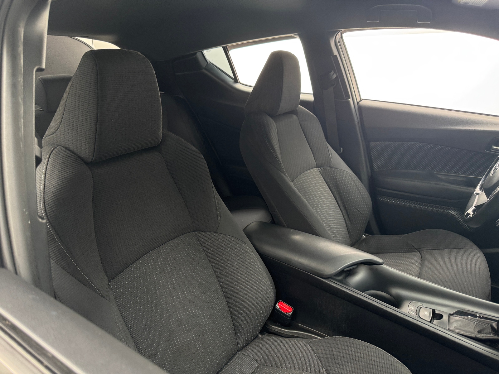 Thumbnail: 2018 Toyota C-HR - 2