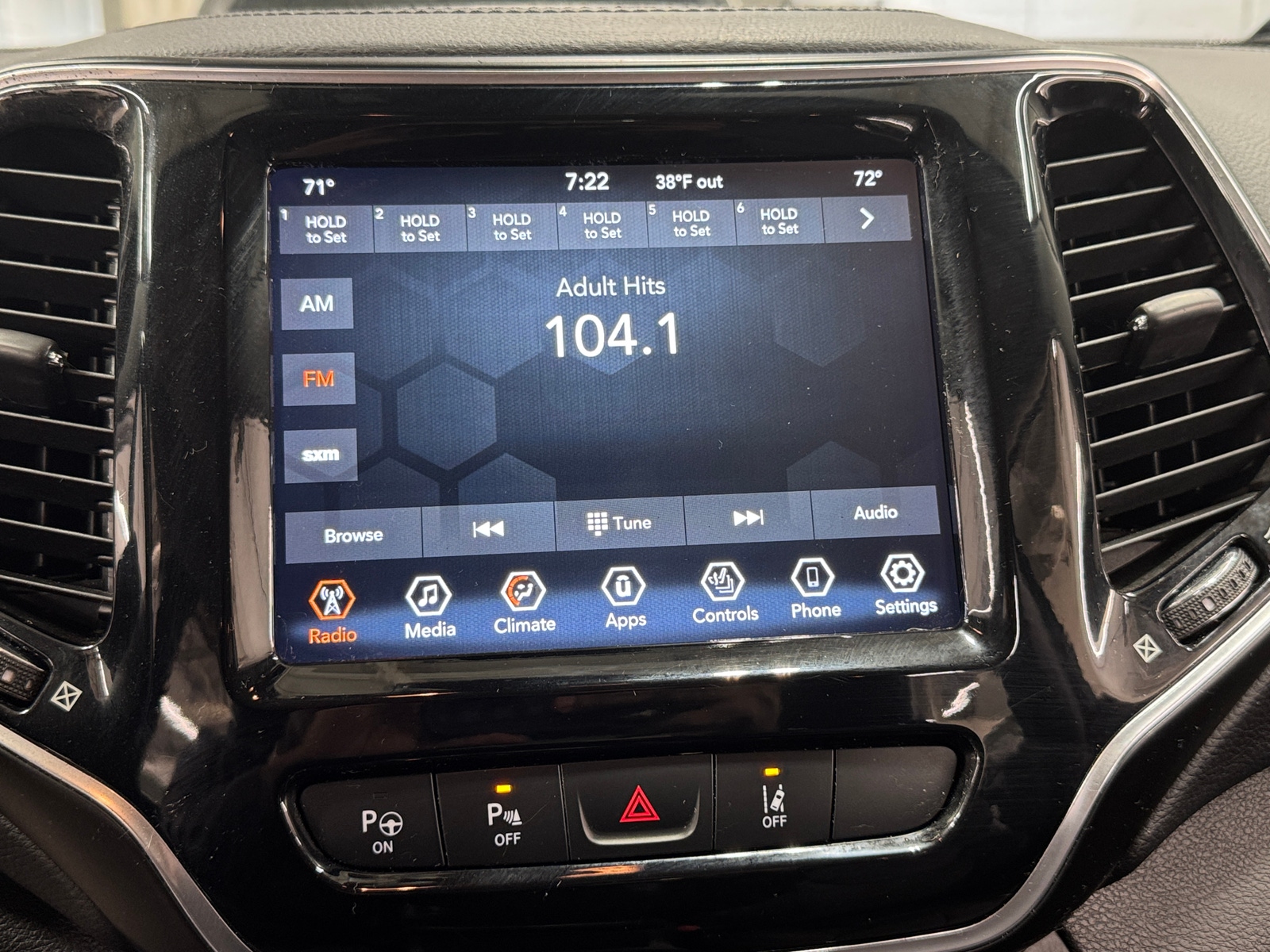 Thumbnail: 2021 Jeep Cherokee - 3