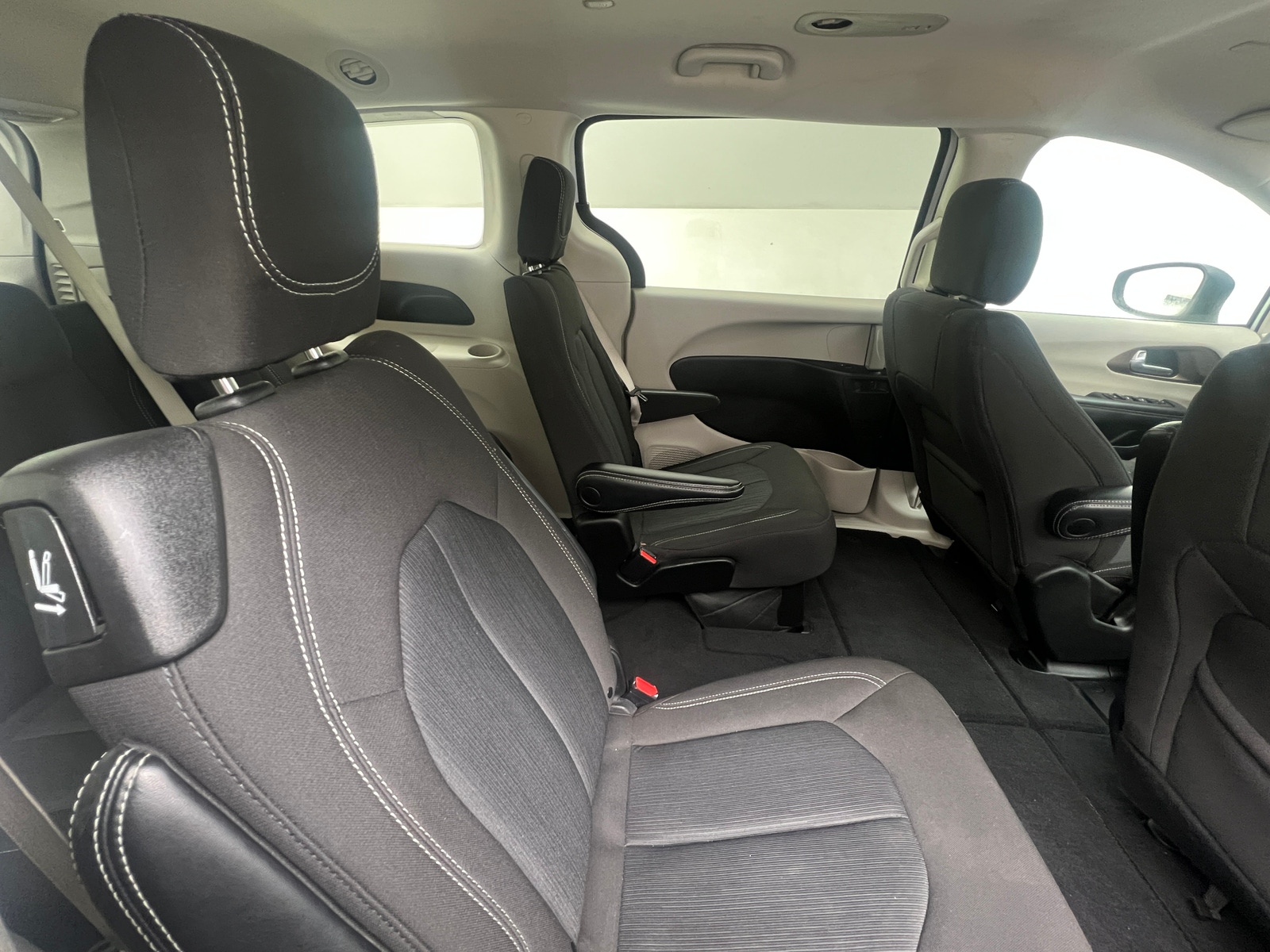 Thumbnail: 2023 Chrysler Voyager - 6