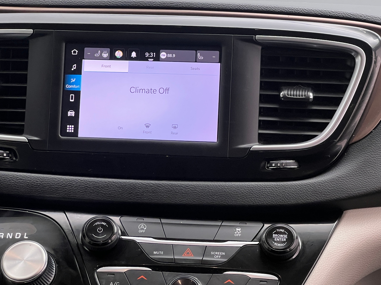 Thumbnail: 2023 Chrysler Voyager - 4