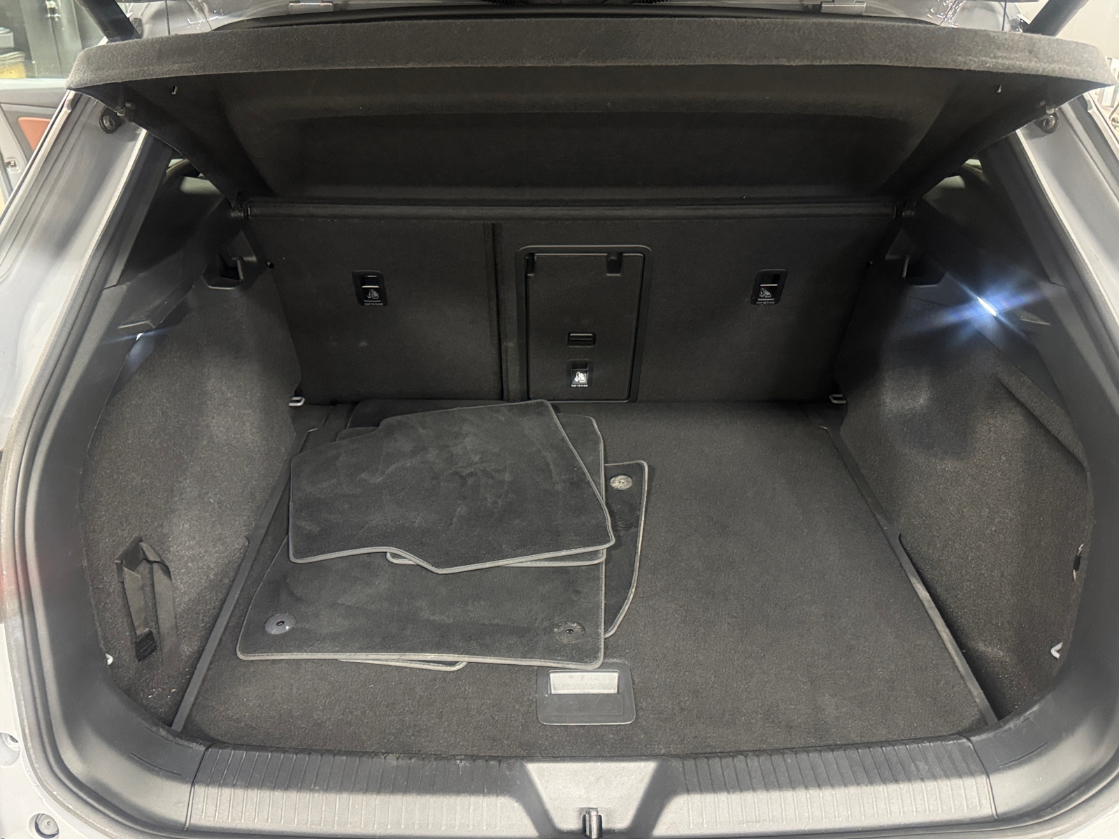 Thumbnail: 2022 Volkswagen ID.4 - 6