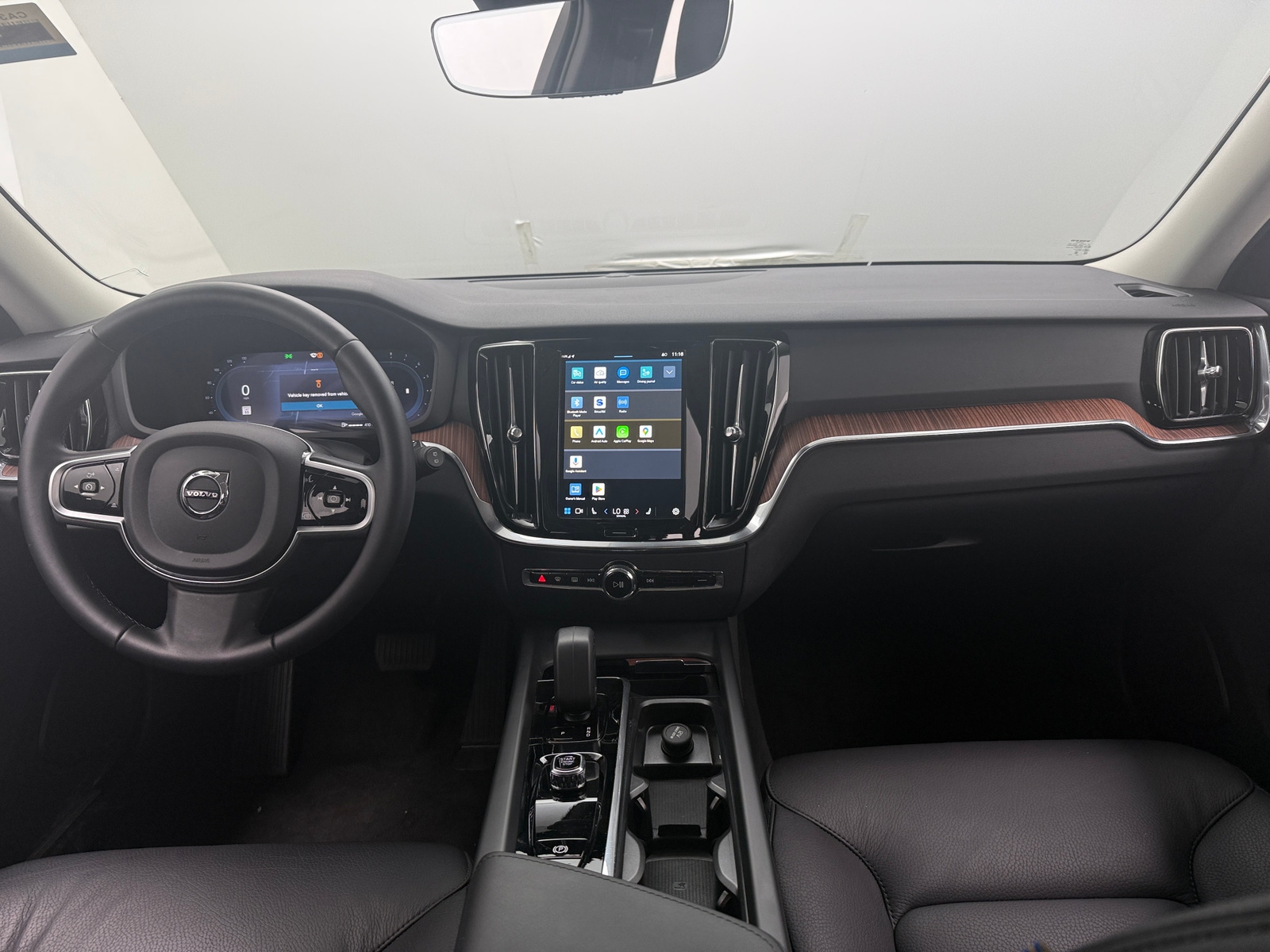 Thumbnail: 2025 Volvo V60 - 2