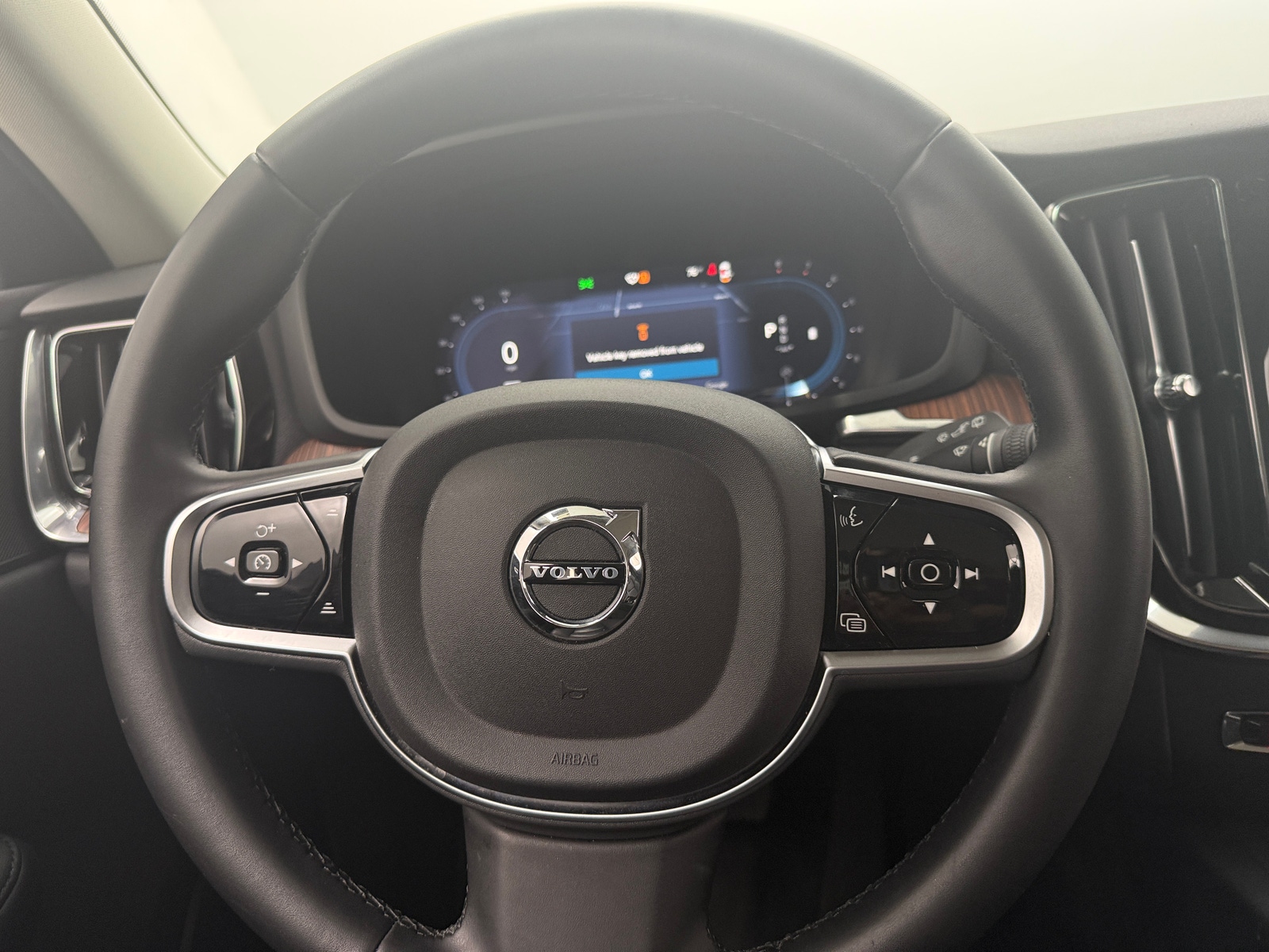 Thumbnail: 2025 Volvo V60 - 4