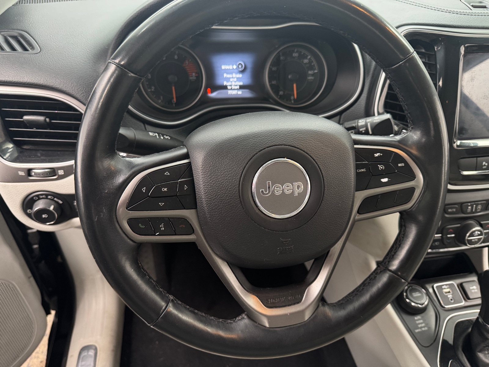 Thumbnail: 2019 Jeep Cherokee - 4