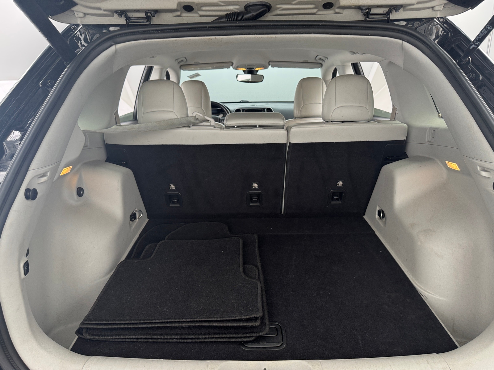 Thumbnail: 2019 Jeep Cherokee - 6