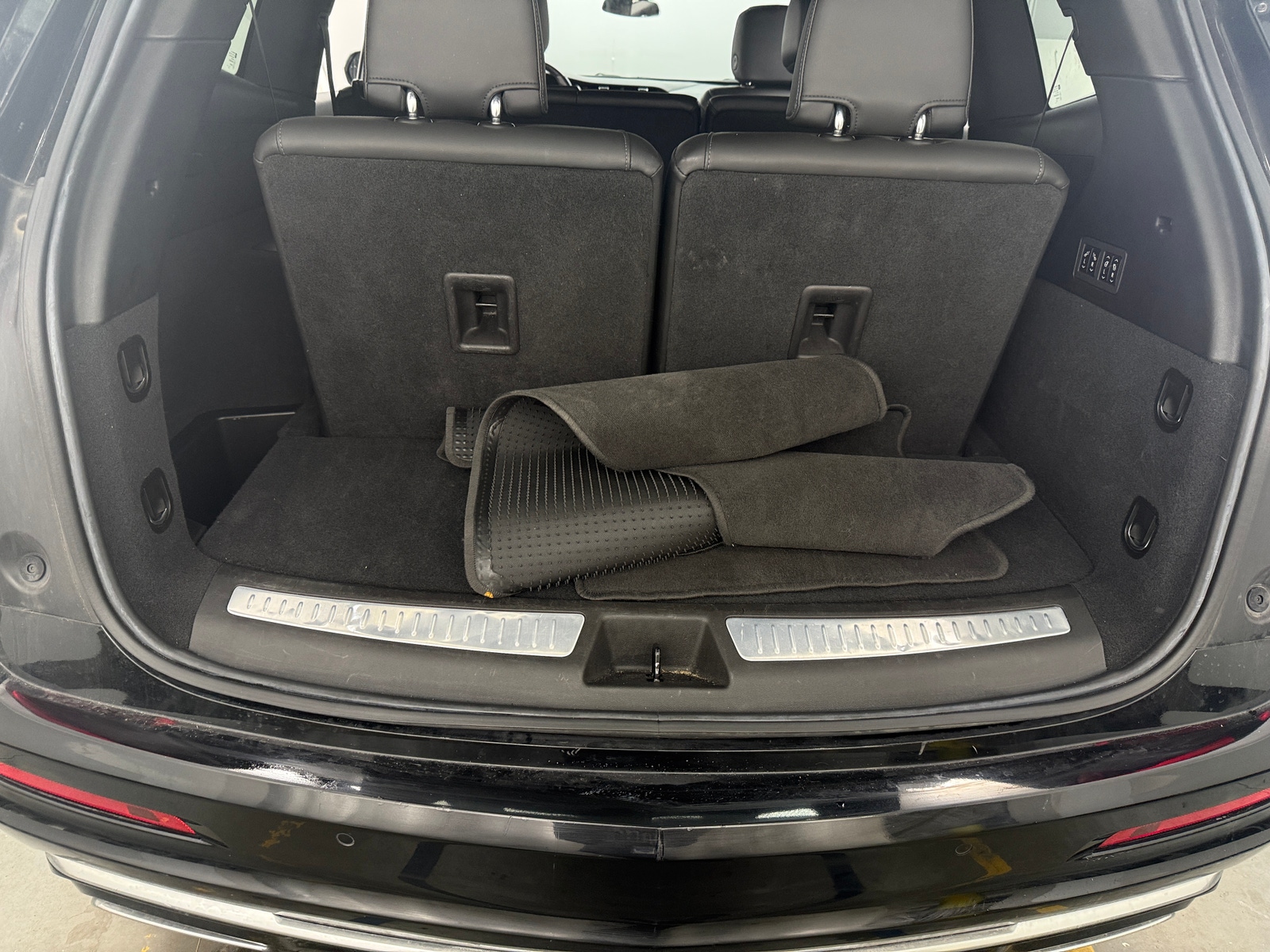 Thumbnail: 2023 Cadillac XT6 - 6