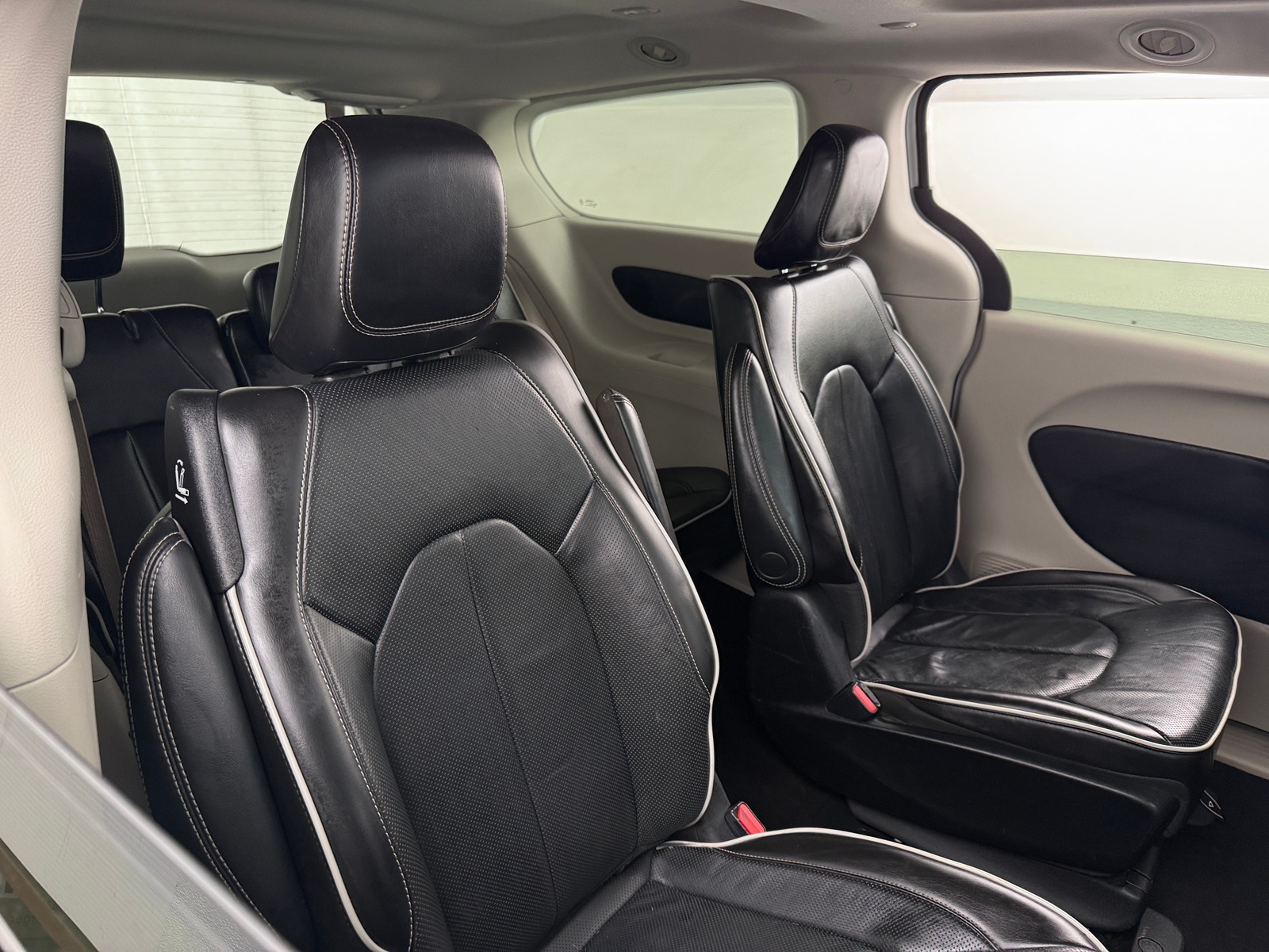 Thumbnail: 2023 Chrysler Pacifica - 5