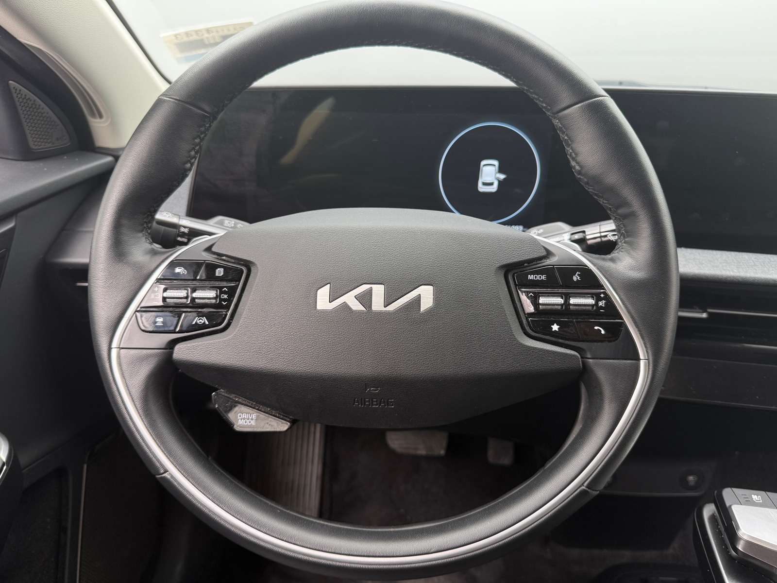 Thumbnail: 2022 Kia EV6 - 4