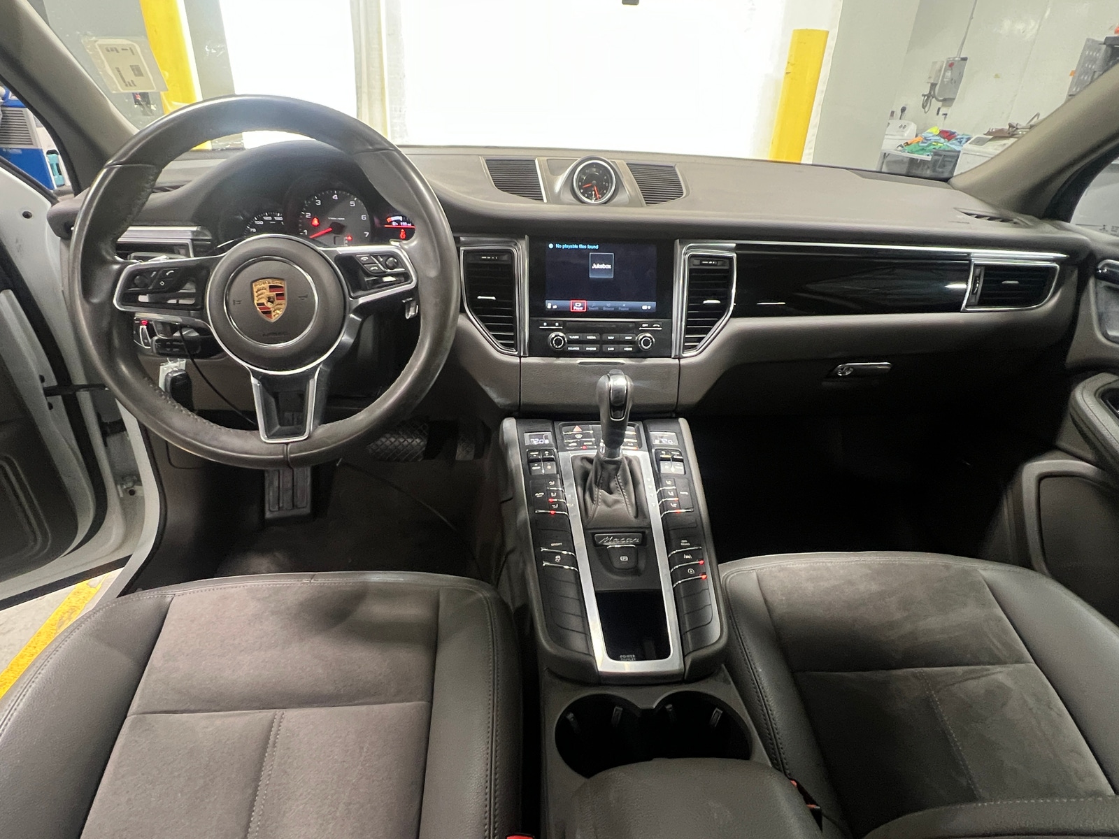 Thumbnail: 2017 Porsche Macan - 2