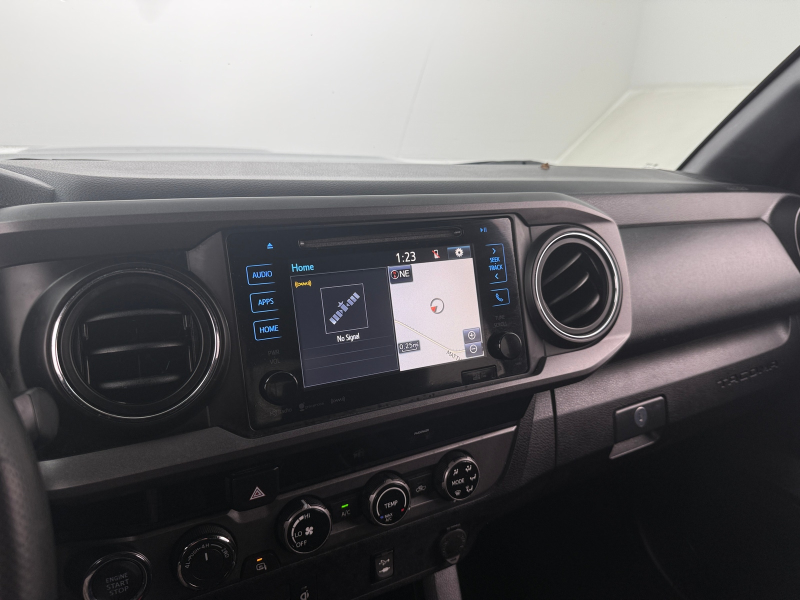 Thumbnail: 2017 Toyota Tacoma - 4