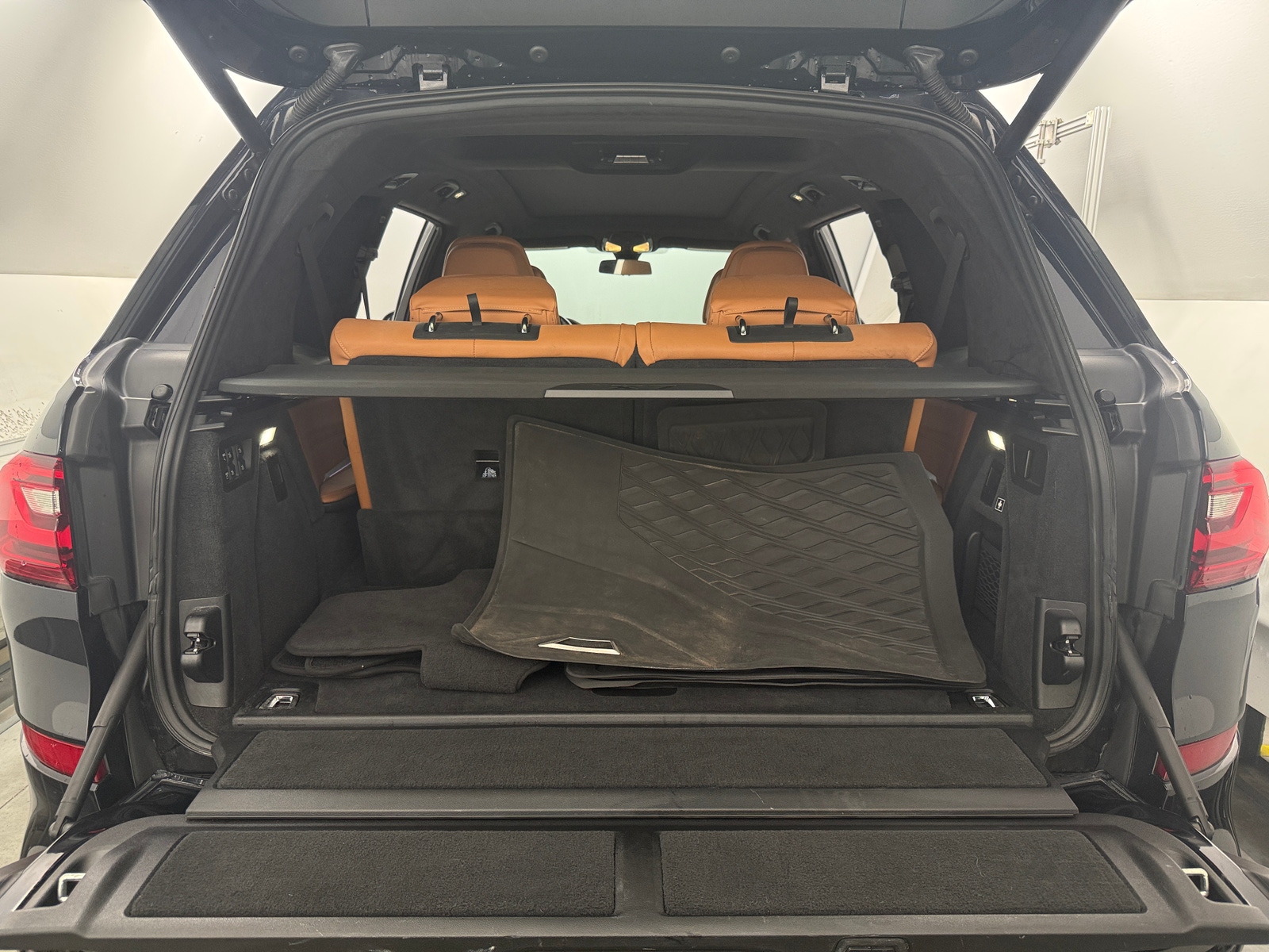 Thumbnail: 2021 BMW X7 - 6