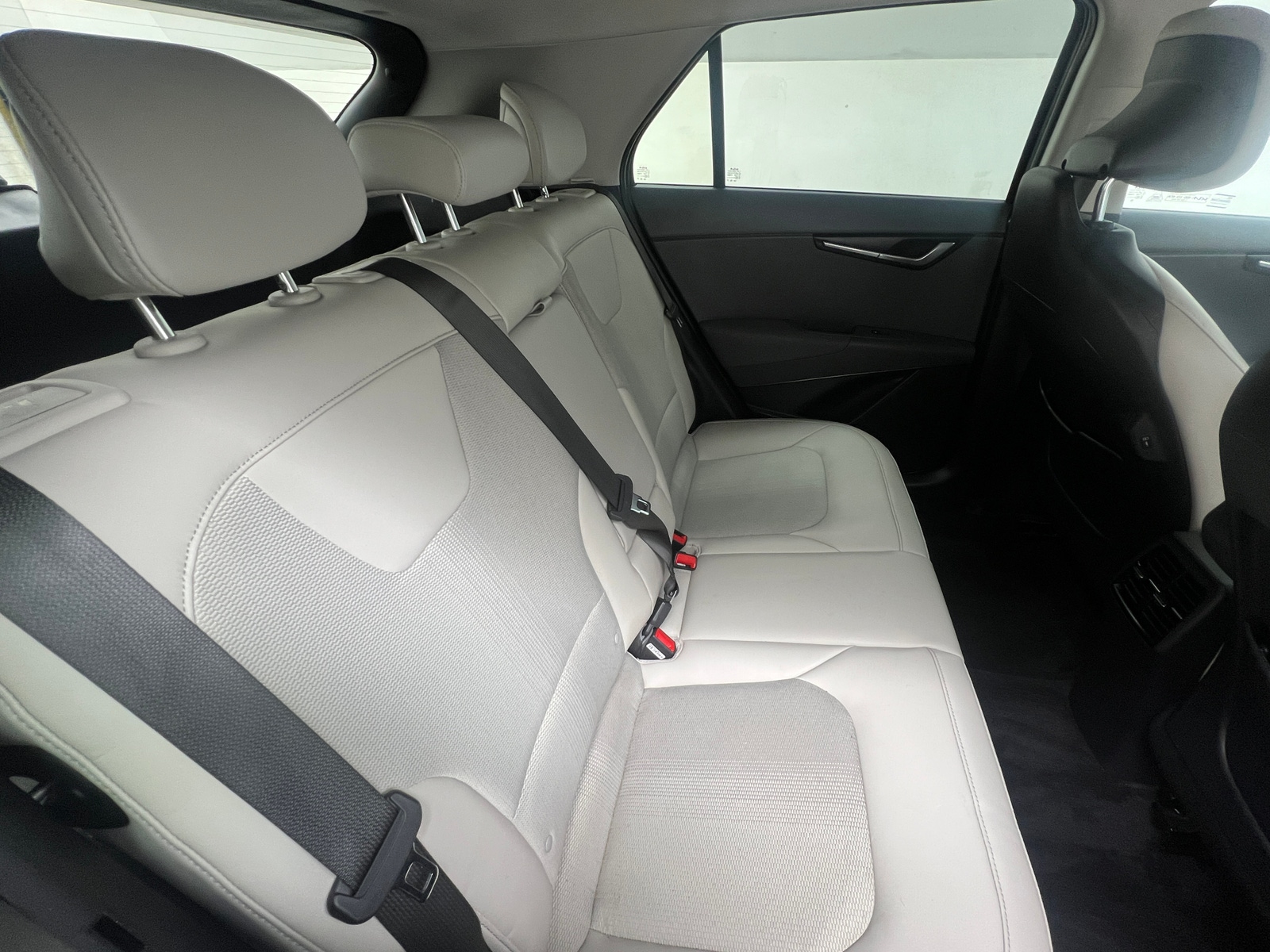 Thumbnail: 2023 Kia Niro - 5