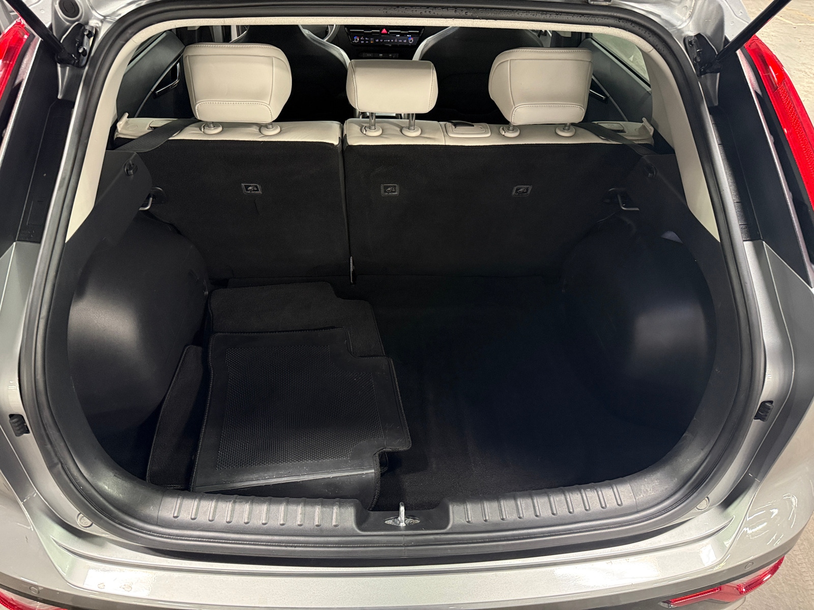 Thumbnail: 2023 Kia Niro - 6