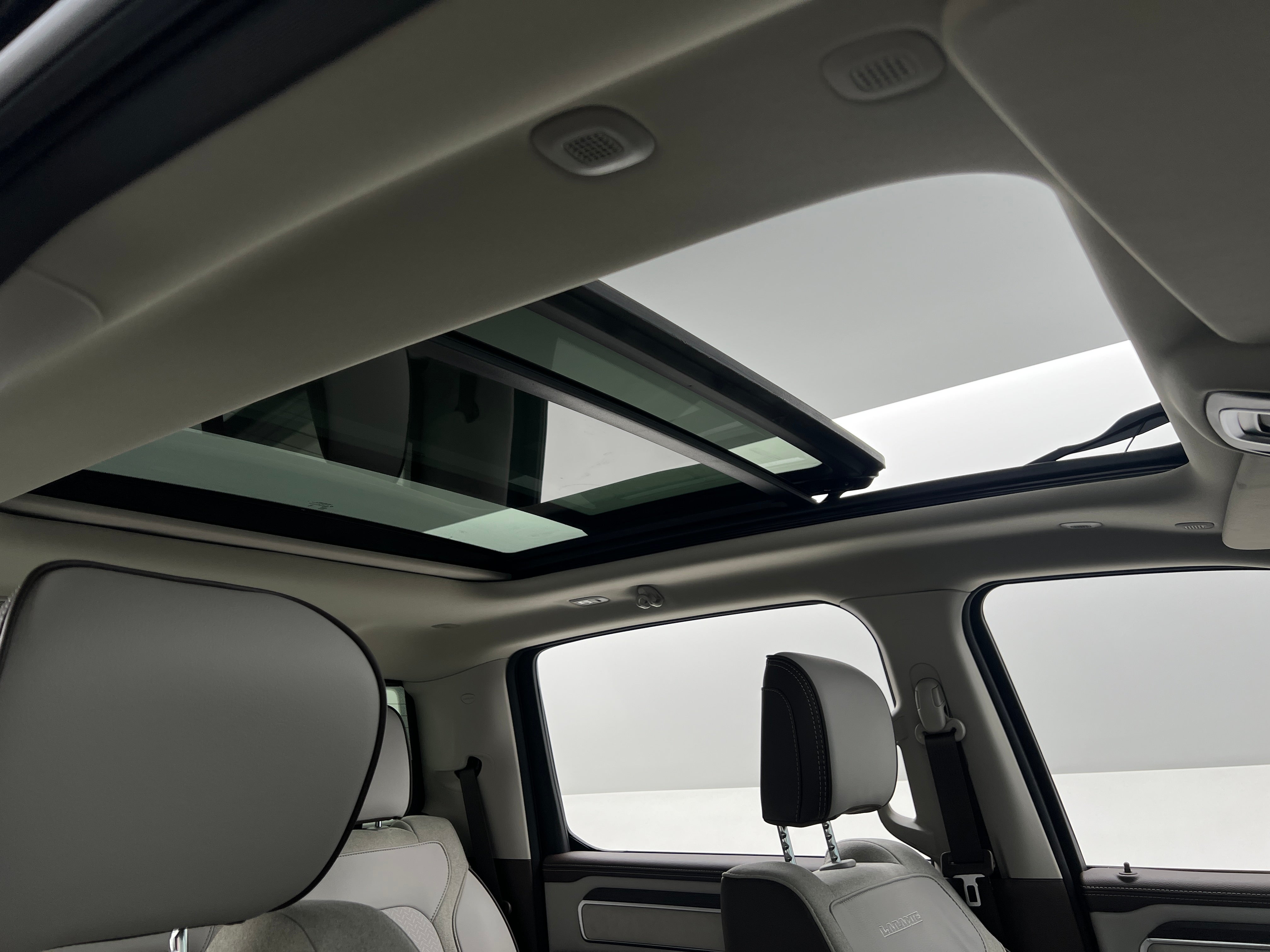 2026 RAM 1500 Laramie - Photo 3