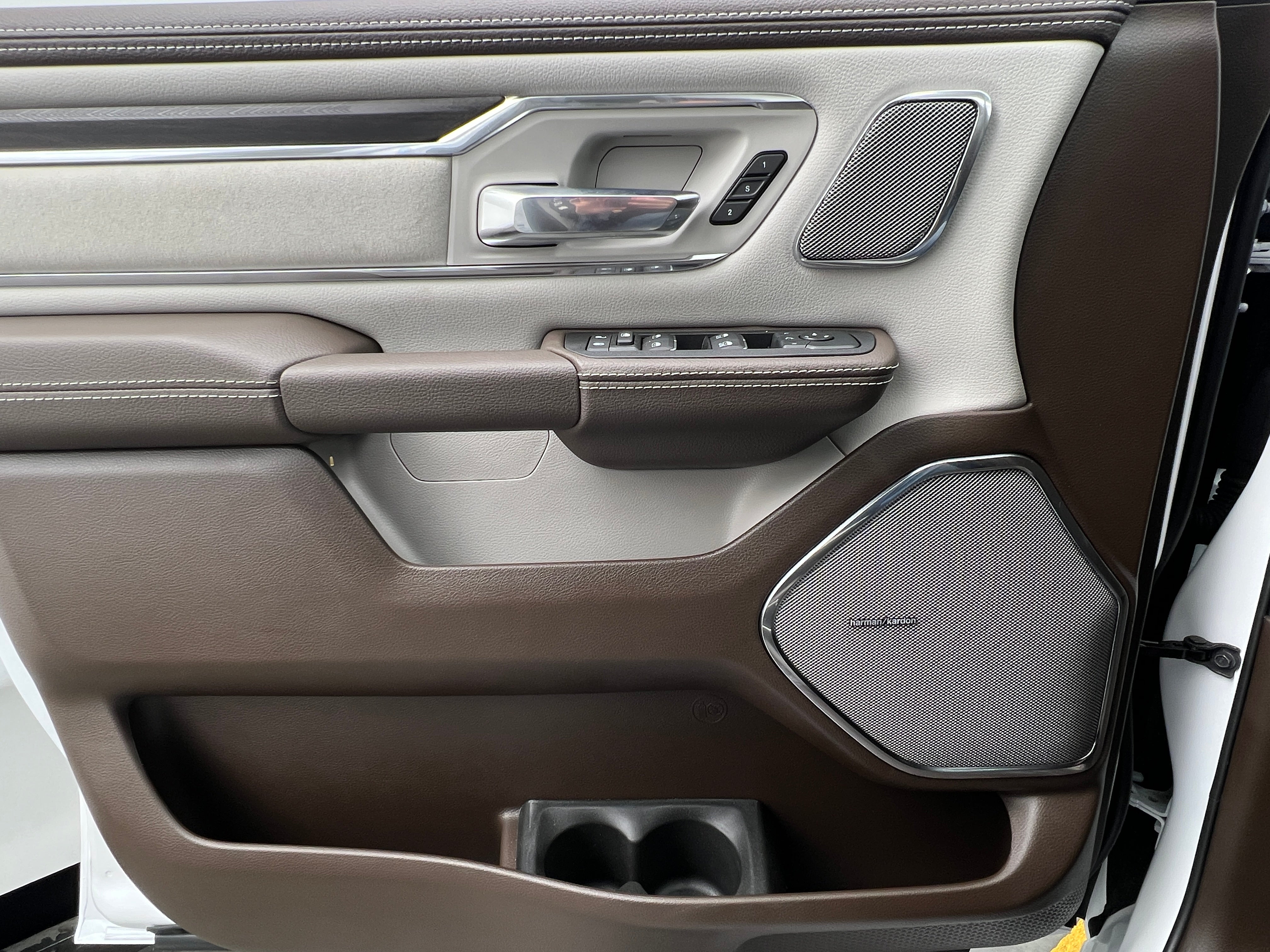 2026 RAM 1500 Laramie - Photo 11