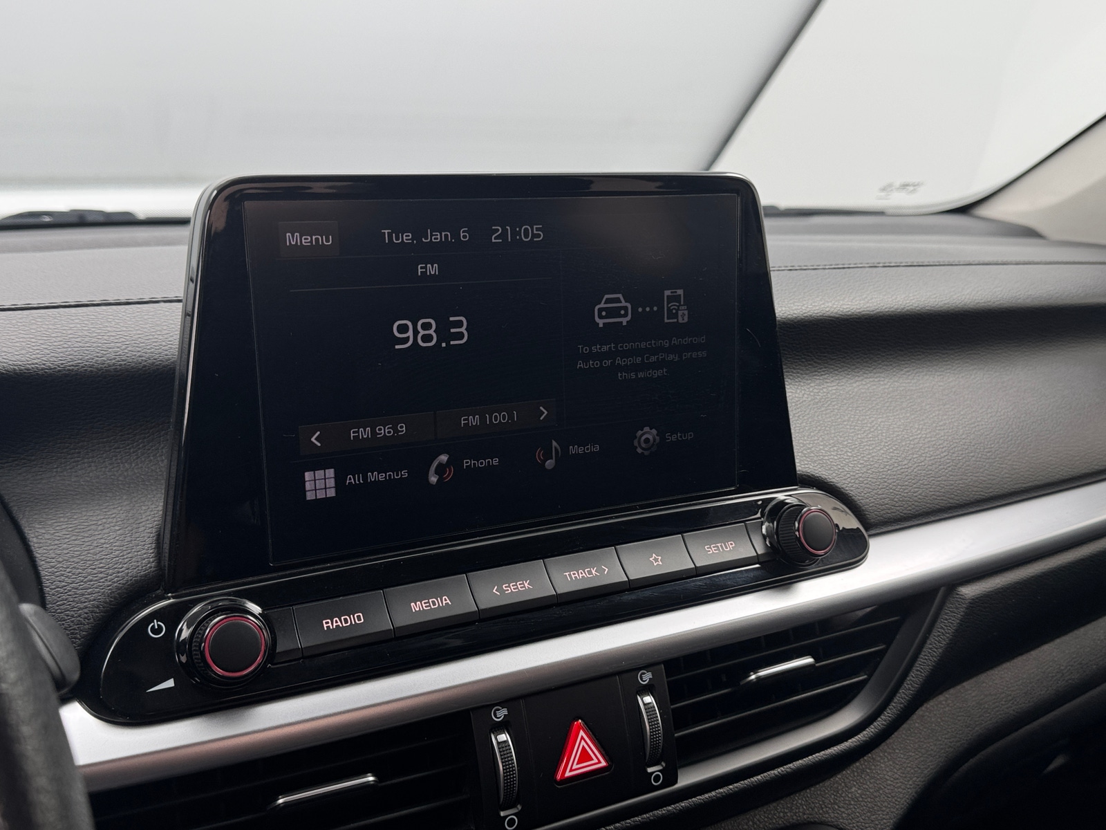 Thumbnail: 2023 Kia Forte - 4