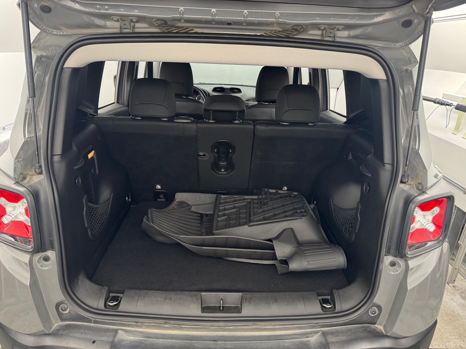 Thumbnail: 2020 Jeep Renegade - 7