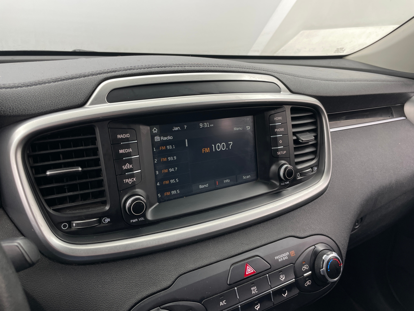 Thumbnail: 2019 Kia Sorento - 4