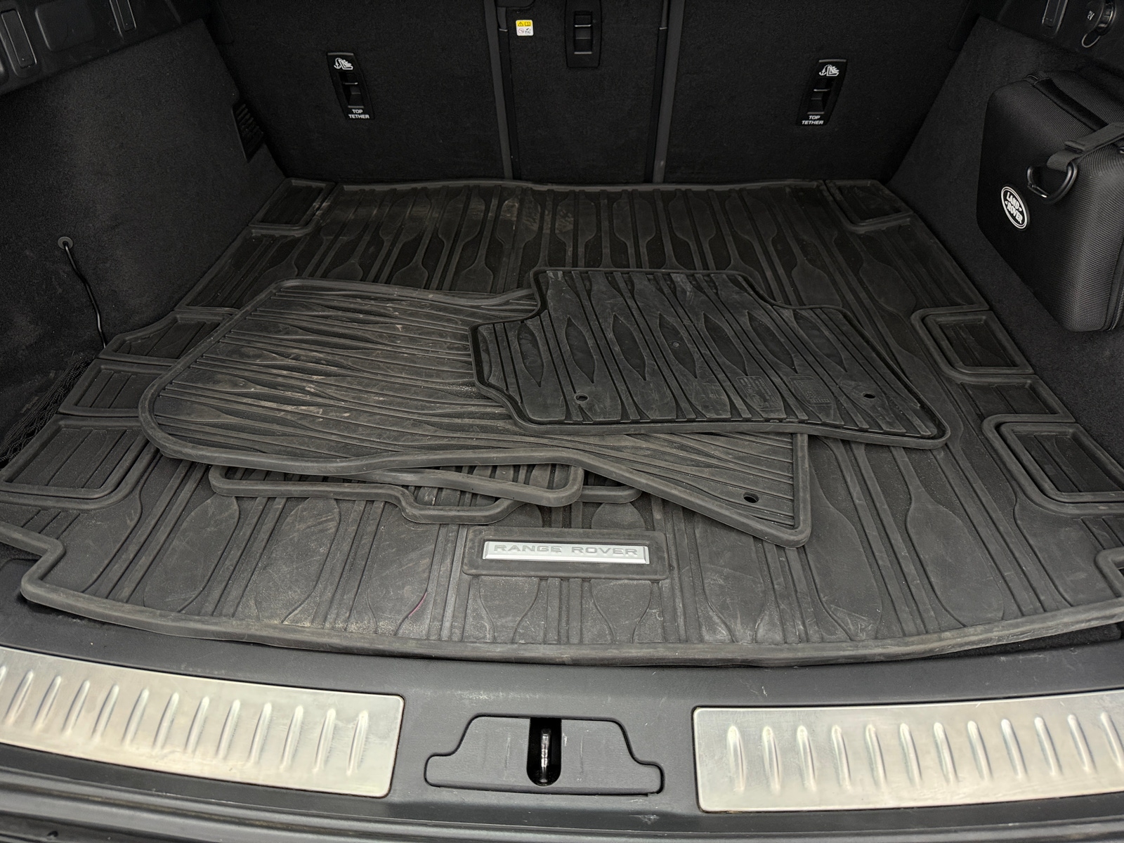 Thumbnail: 2021 Land Rover Range Rover Velar - 6