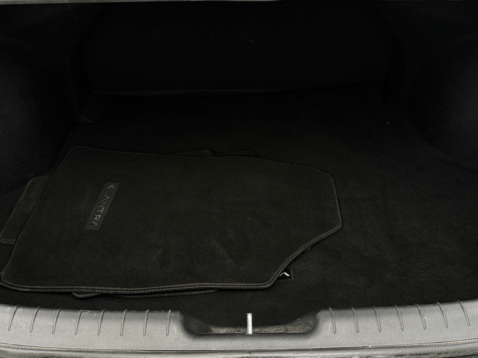 Thumbnail: 2022 Hyundai Elantra - 7