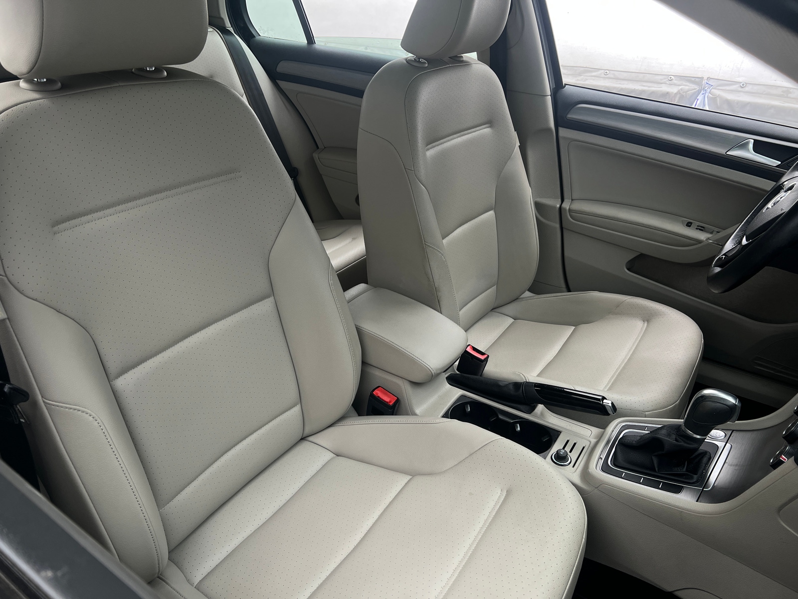 Thumbnail: 2017 Volkswagen Golf - 2