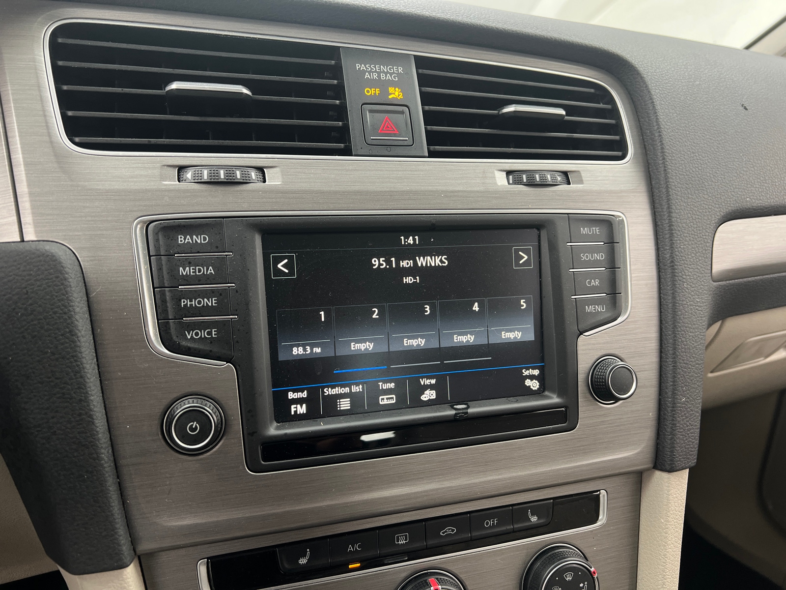 Thumbnail: 2017 Volkswagen Golf - 4