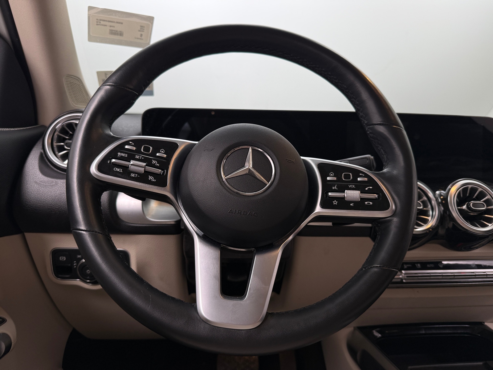 Thumbnail: 2022 Mercedes-Benz GLB - 4