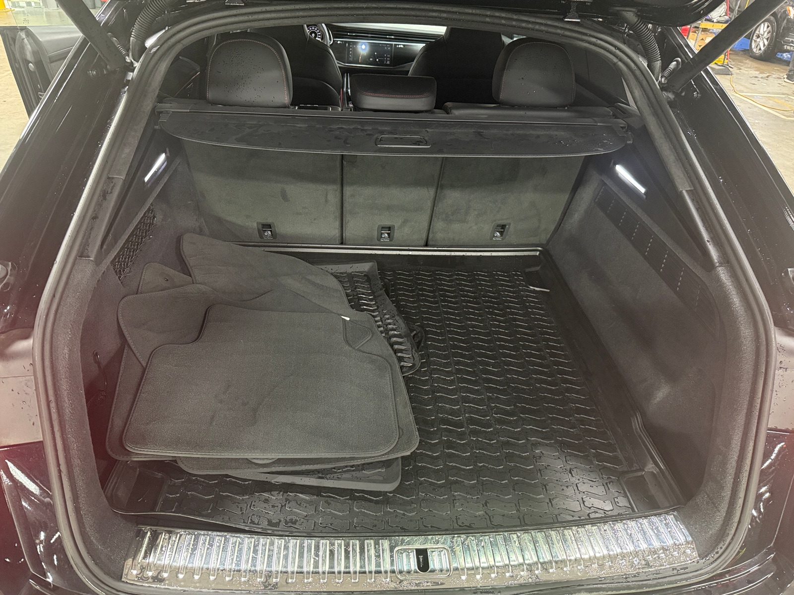 Thumbnail: 2020 Audi RS Q8 - 6