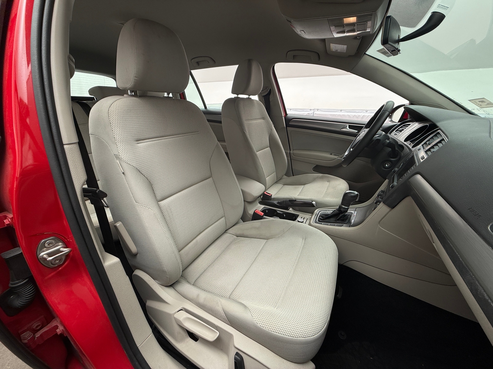 Thumbnail: 2017 Volkswagen e-Golf - 2