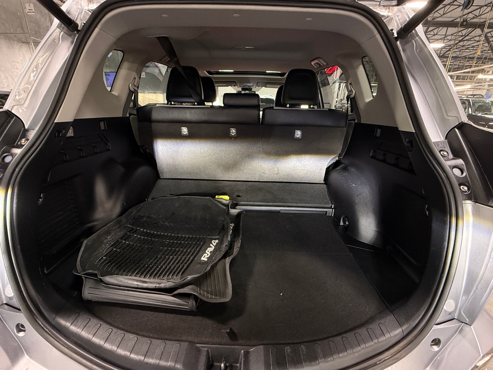 Thumbnail: 2018 Toyota RAV4 - 6