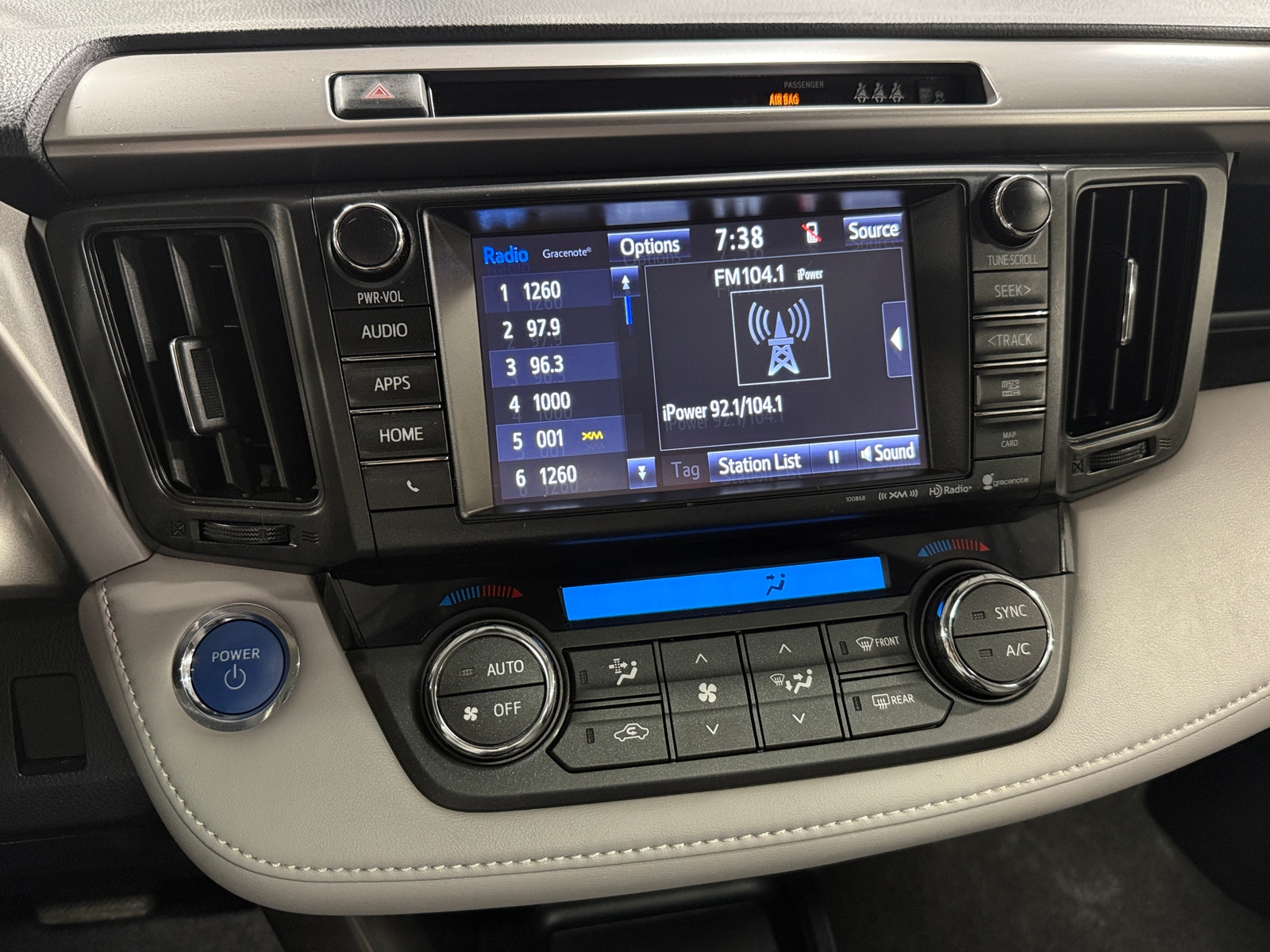 Thumbnail: 2018 Toyota RAV4 - 3