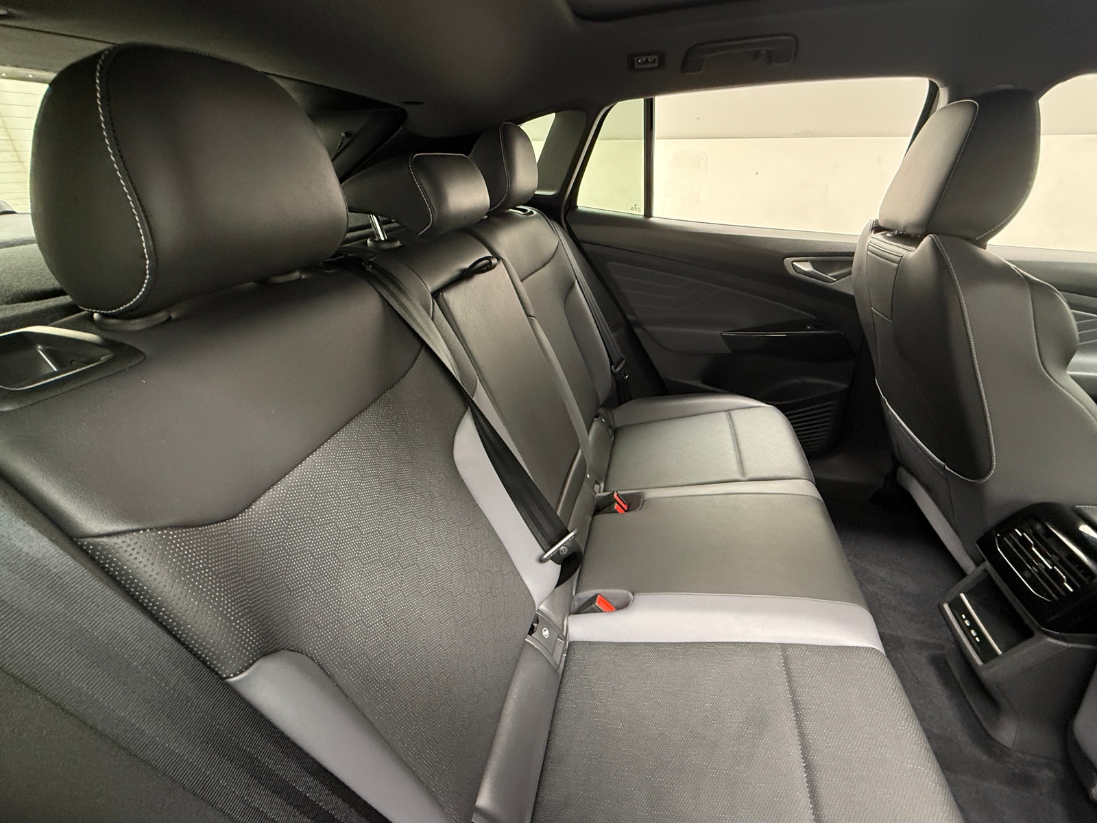 Thumbnail: 2023 Volkswagen ID.4 - 5