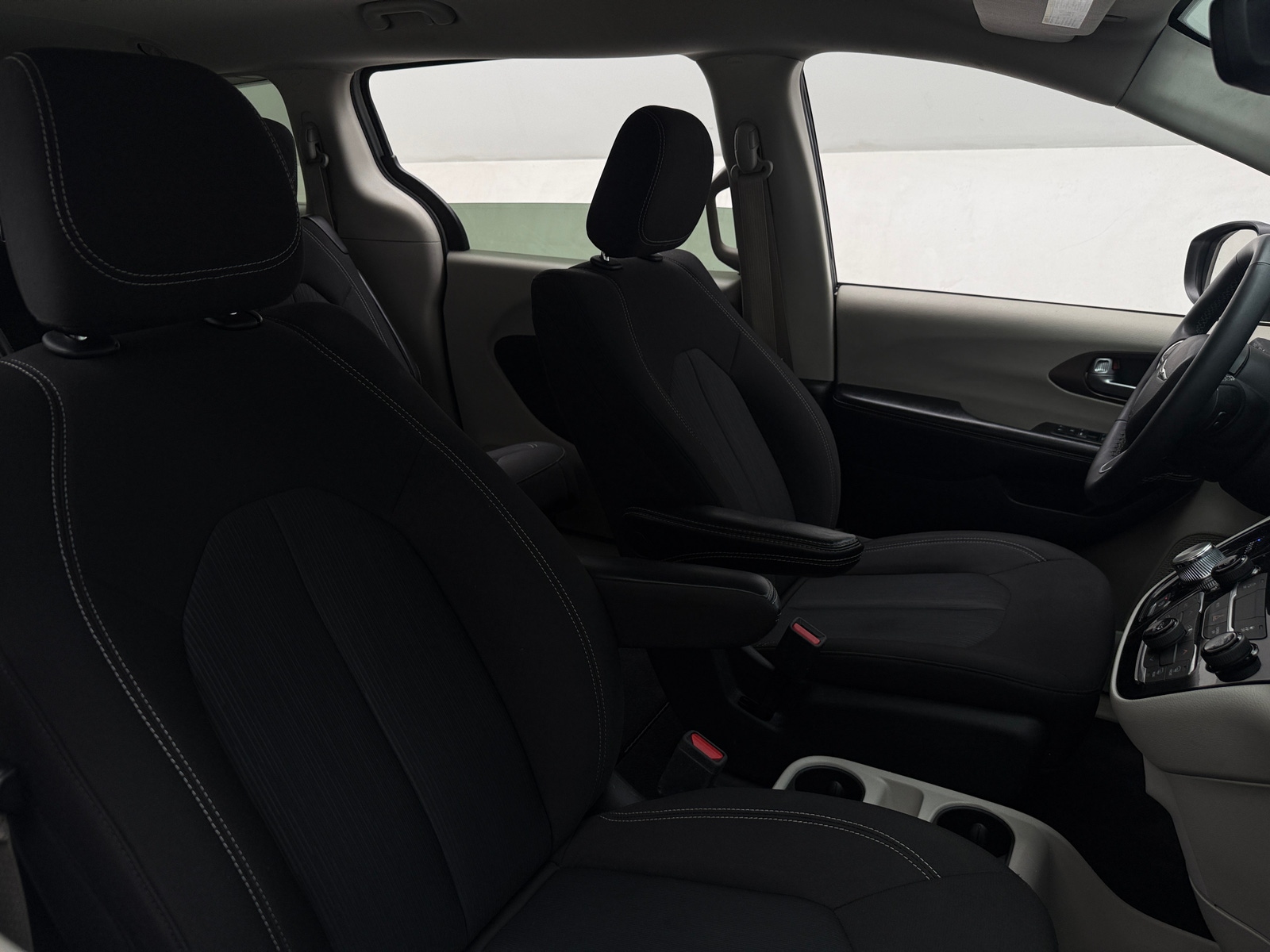 Thumbnail: 2023 Chrysler Voyager - 2