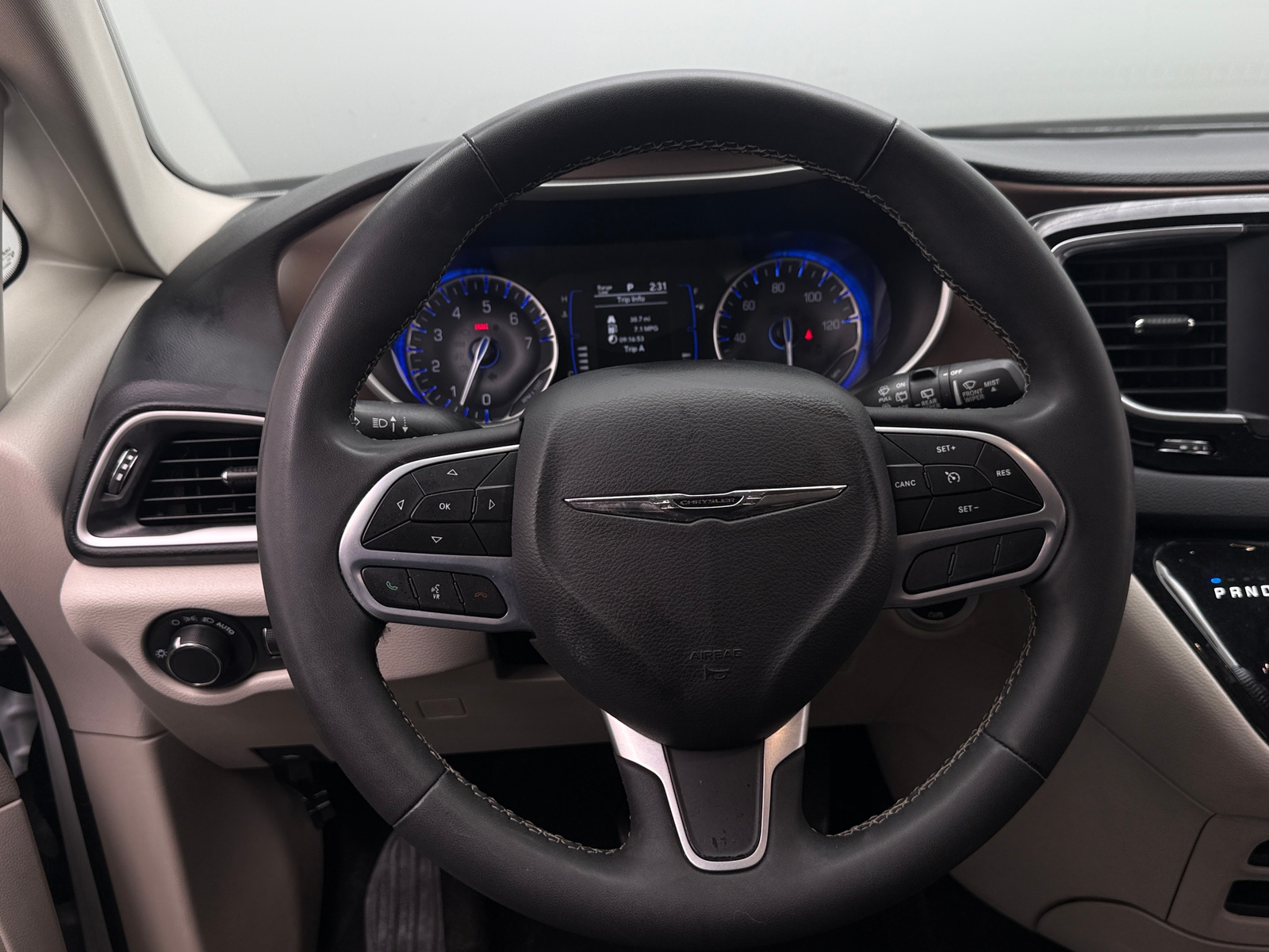 Thumbnail: 2023 Chrysler Voyager - 5