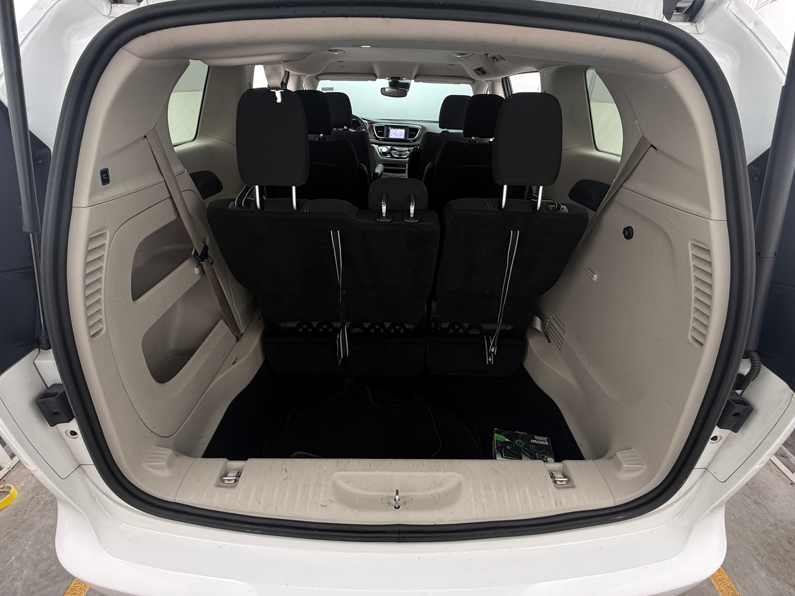 Thumbnail: 2023 Chrysler Voyager - 7